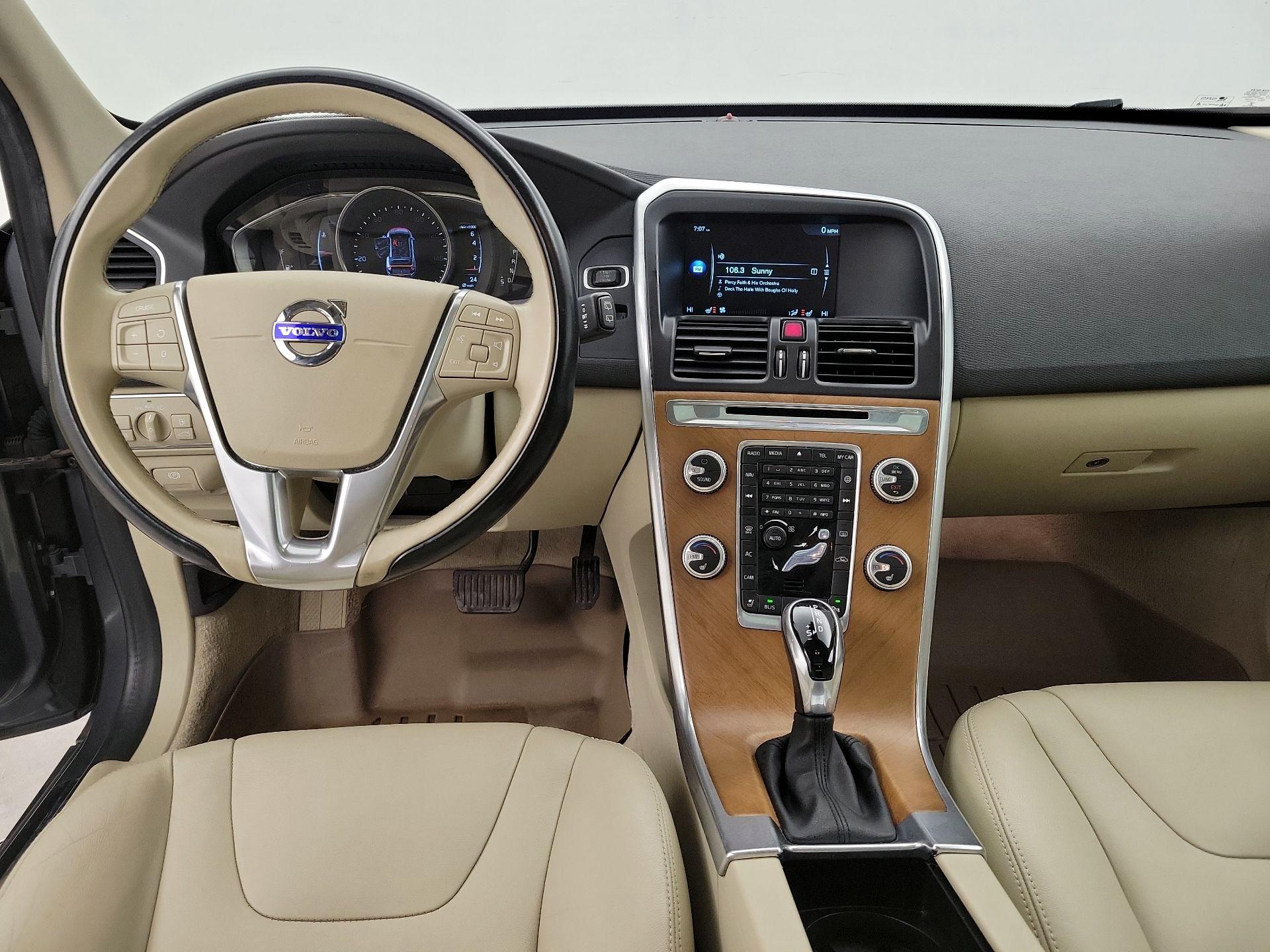 Thumbnail: 2016 Volvo XC60 - 9