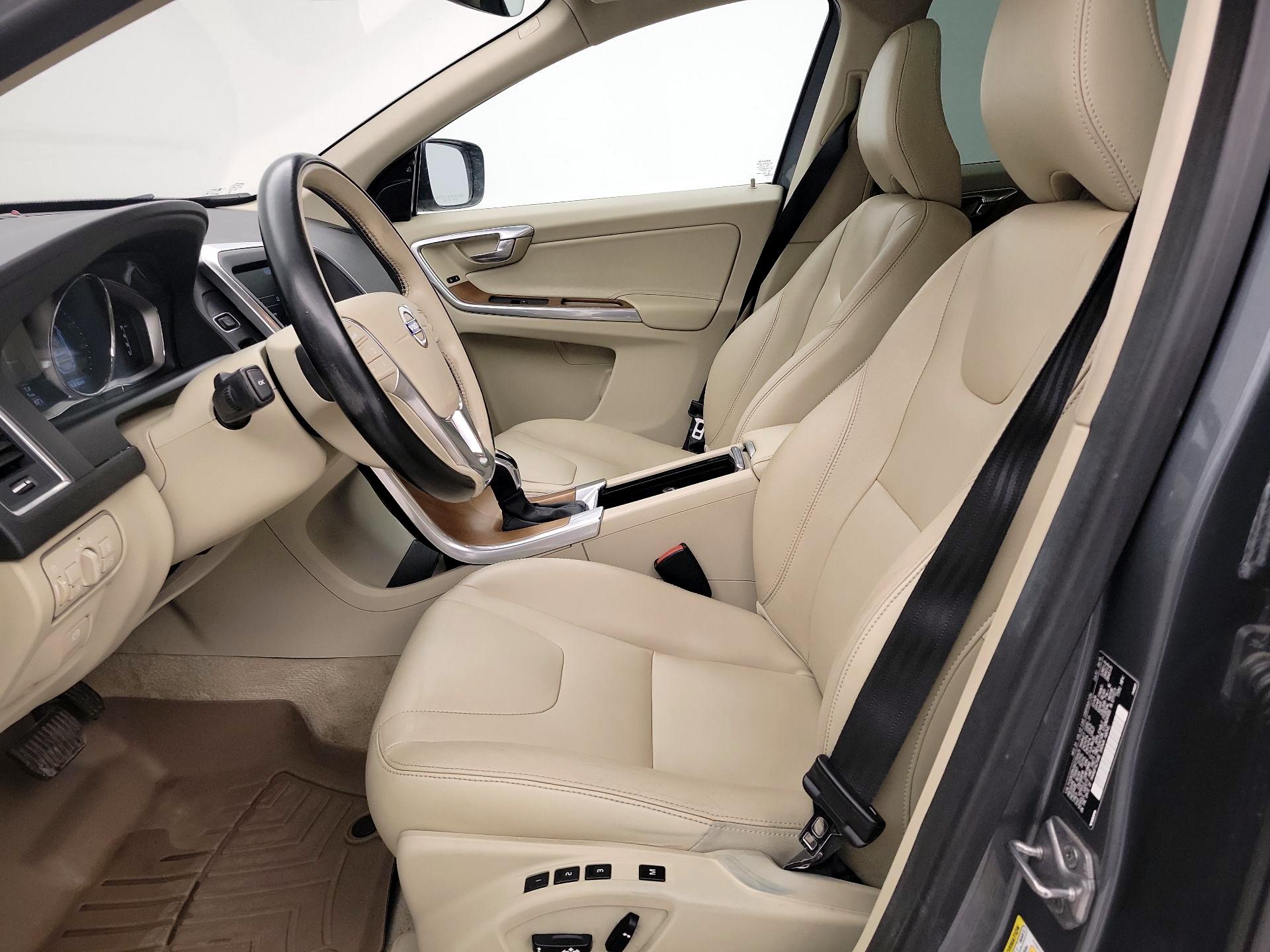 Thumbnail: 2016 Volvo XC60 - 11