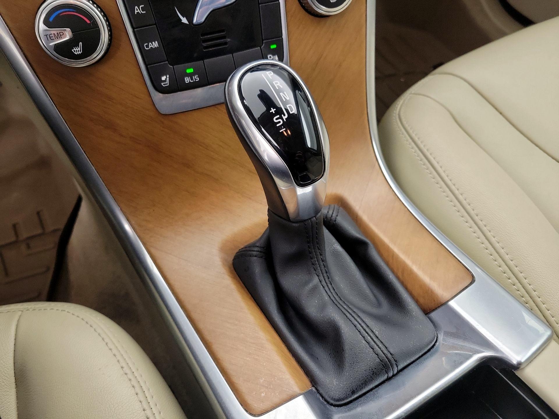 Thumbnail: 2016 Volvo XC60 - 17