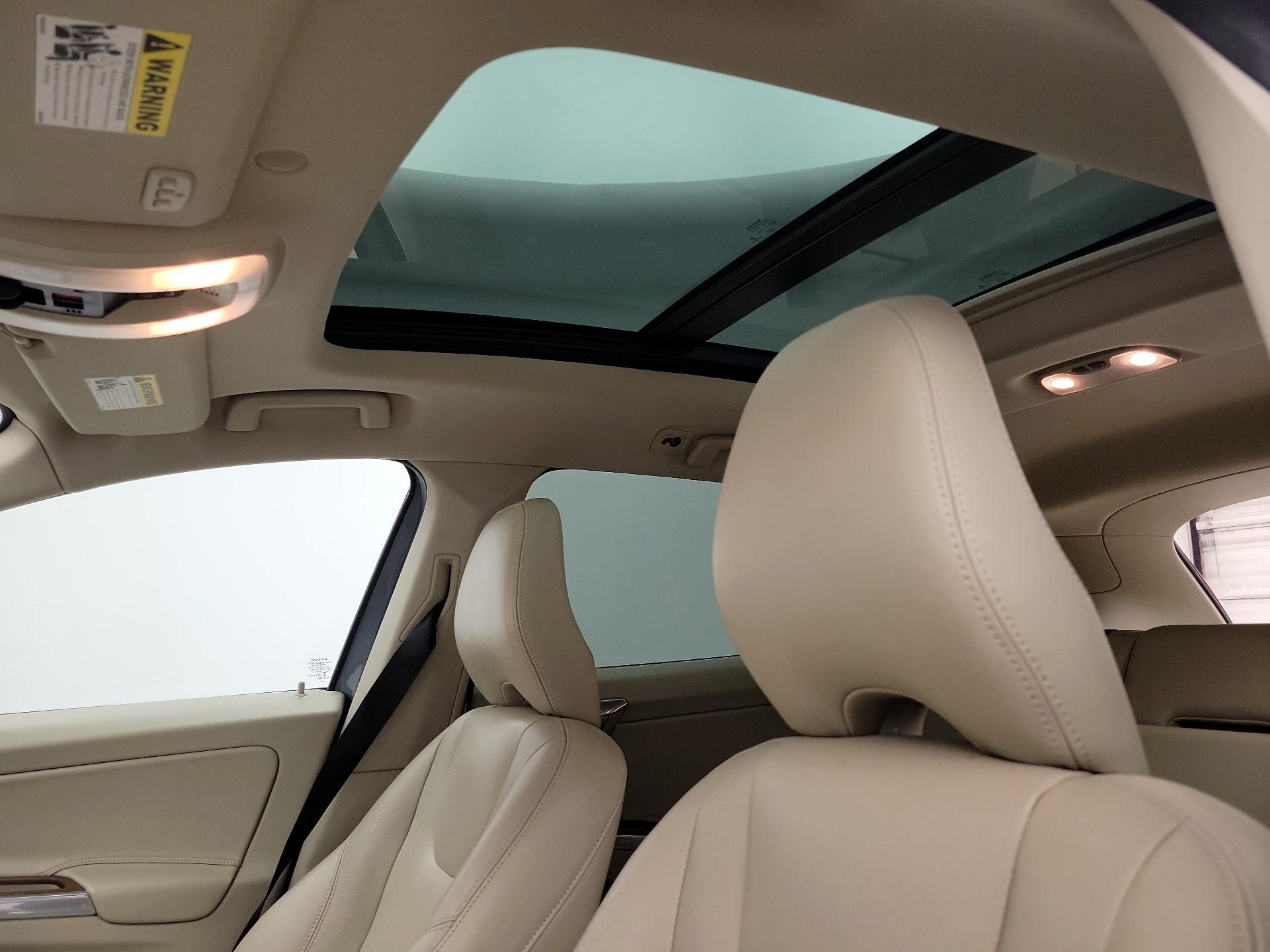 Thumbnail: 2016 Volvo XC60 - 18