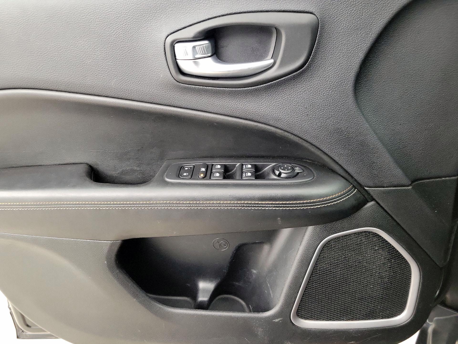 Thumbnail: 2018 Jeep Compass - 12