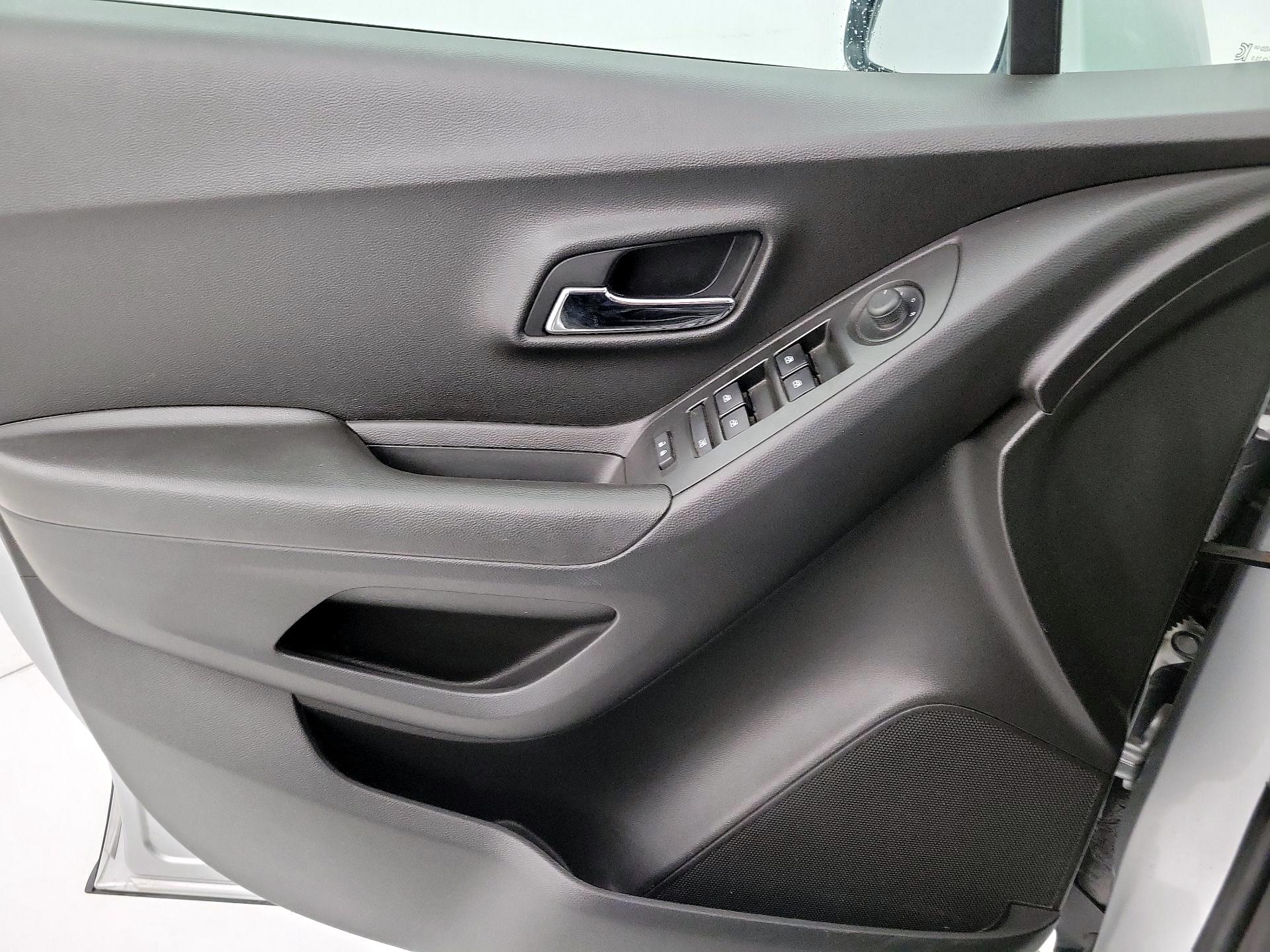 Thumbnail: 2018 Chevrolet Trax - 12