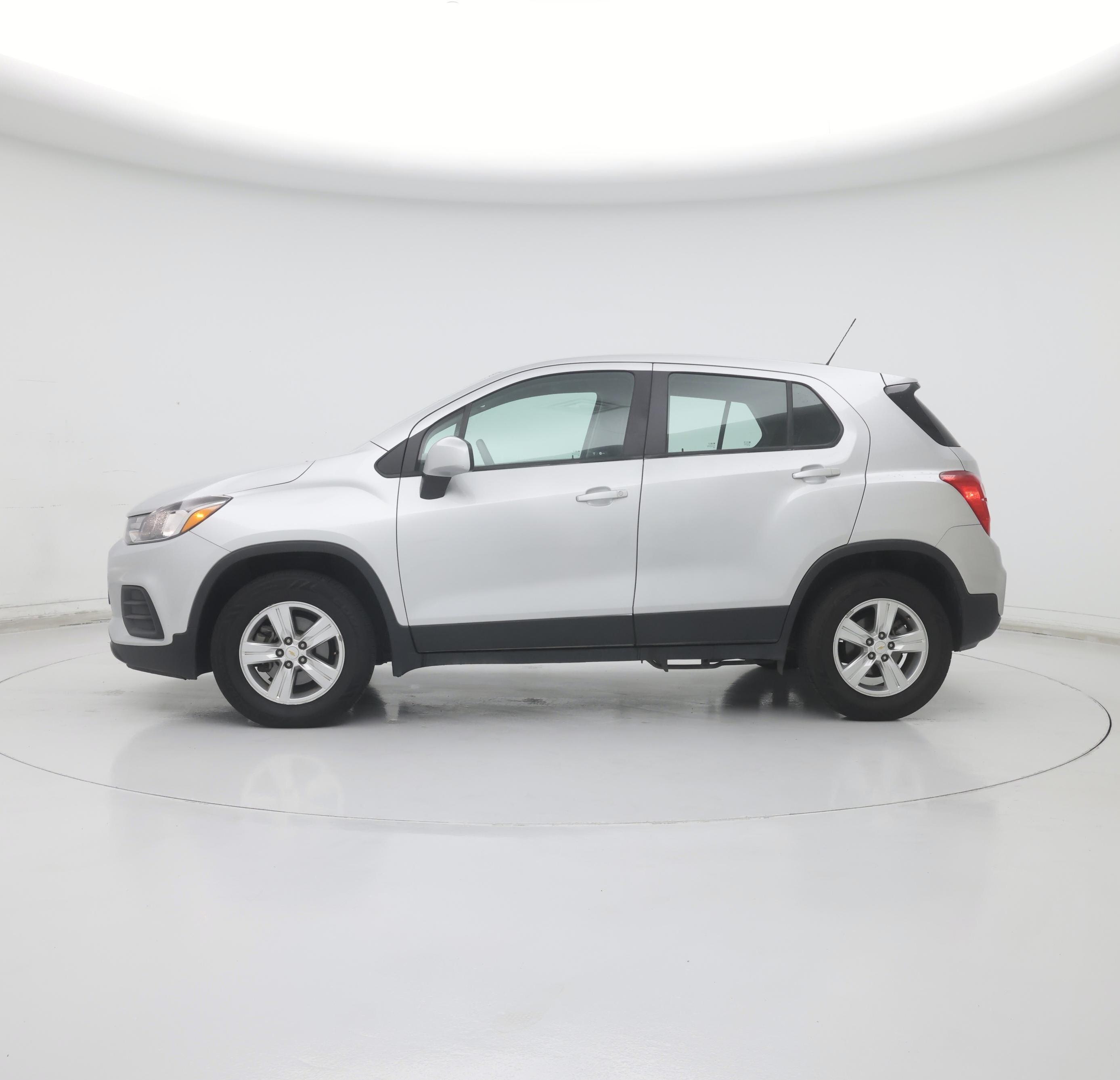 Thumbnail: 2018 Chevrolet Trax - 3