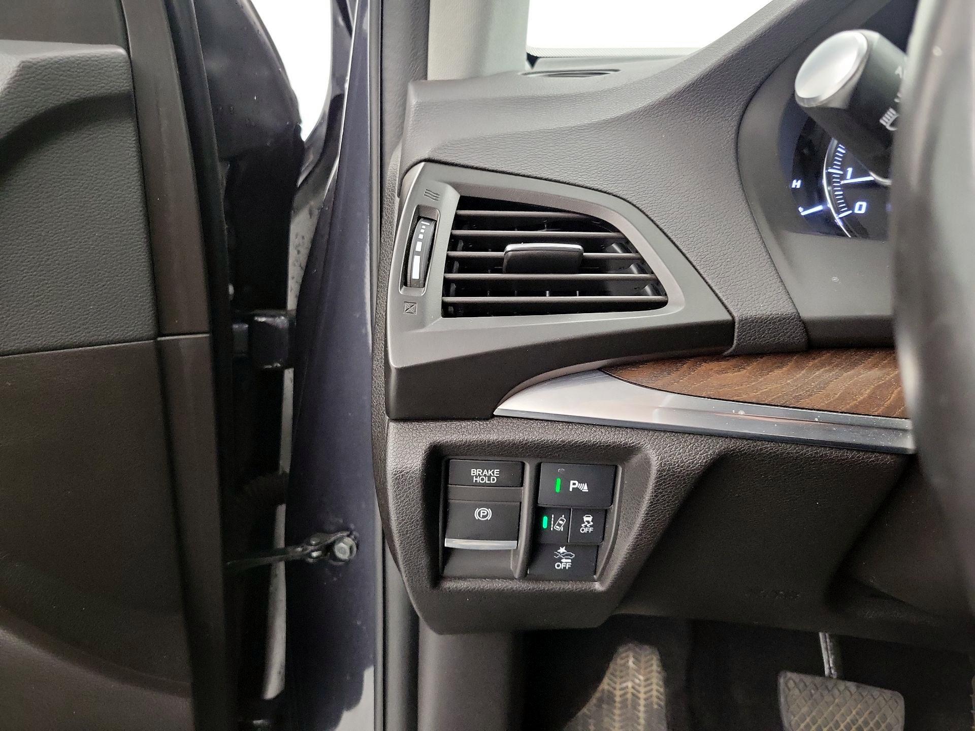 Thumbnail: 2020 Acura MDX - 13