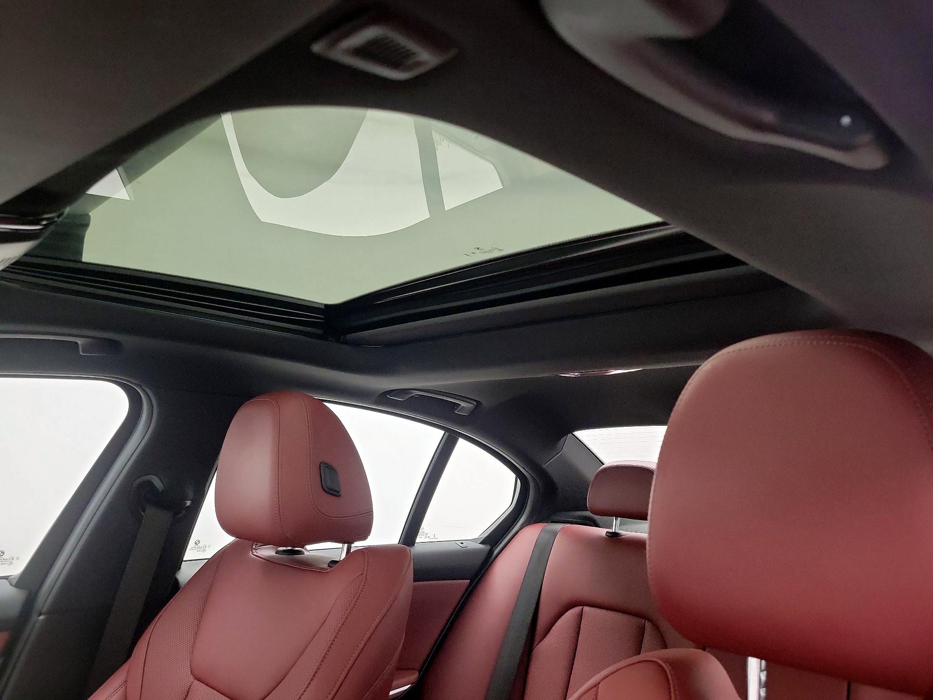 Thumbnail: 2024 BMW 3 Series - 20