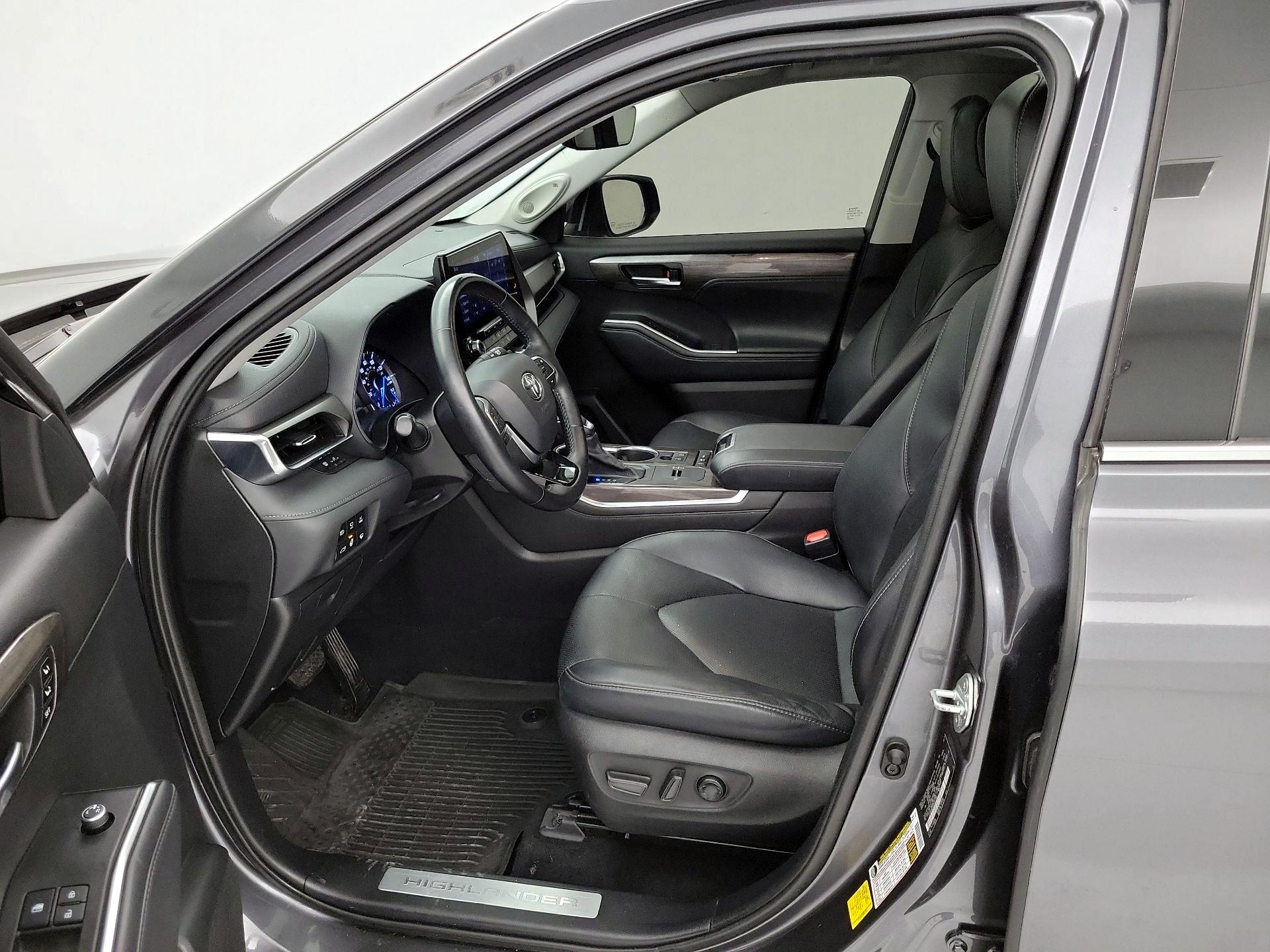 Thumbnail: 2021 Toyota Highlander - 11