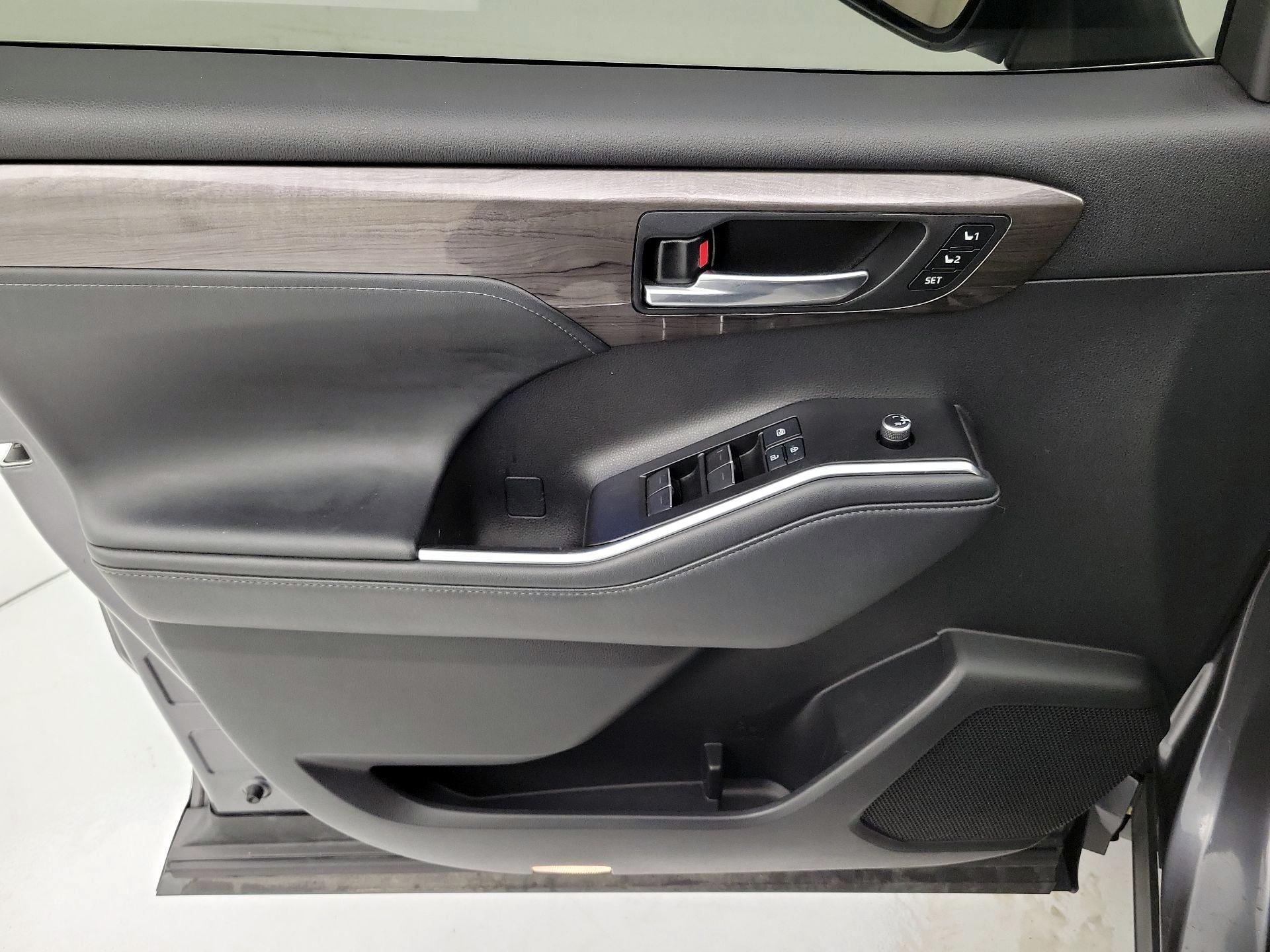 Thumbnail: 2021 Toyota Highlander - 12