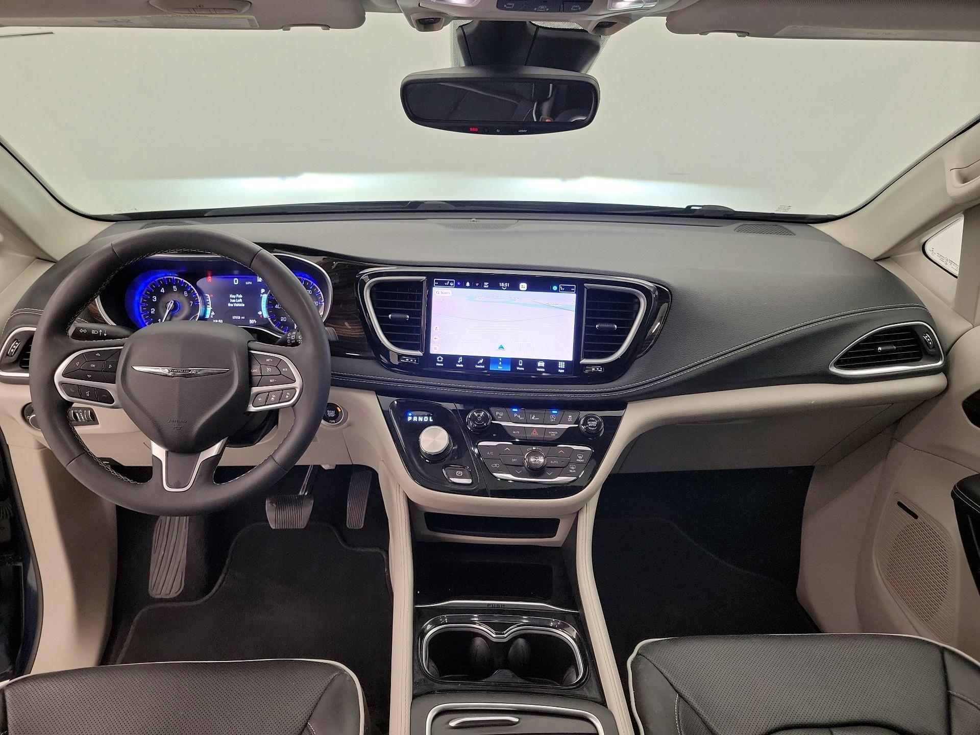 Thumbnail: 2022 Chrysler Pacifica - 9