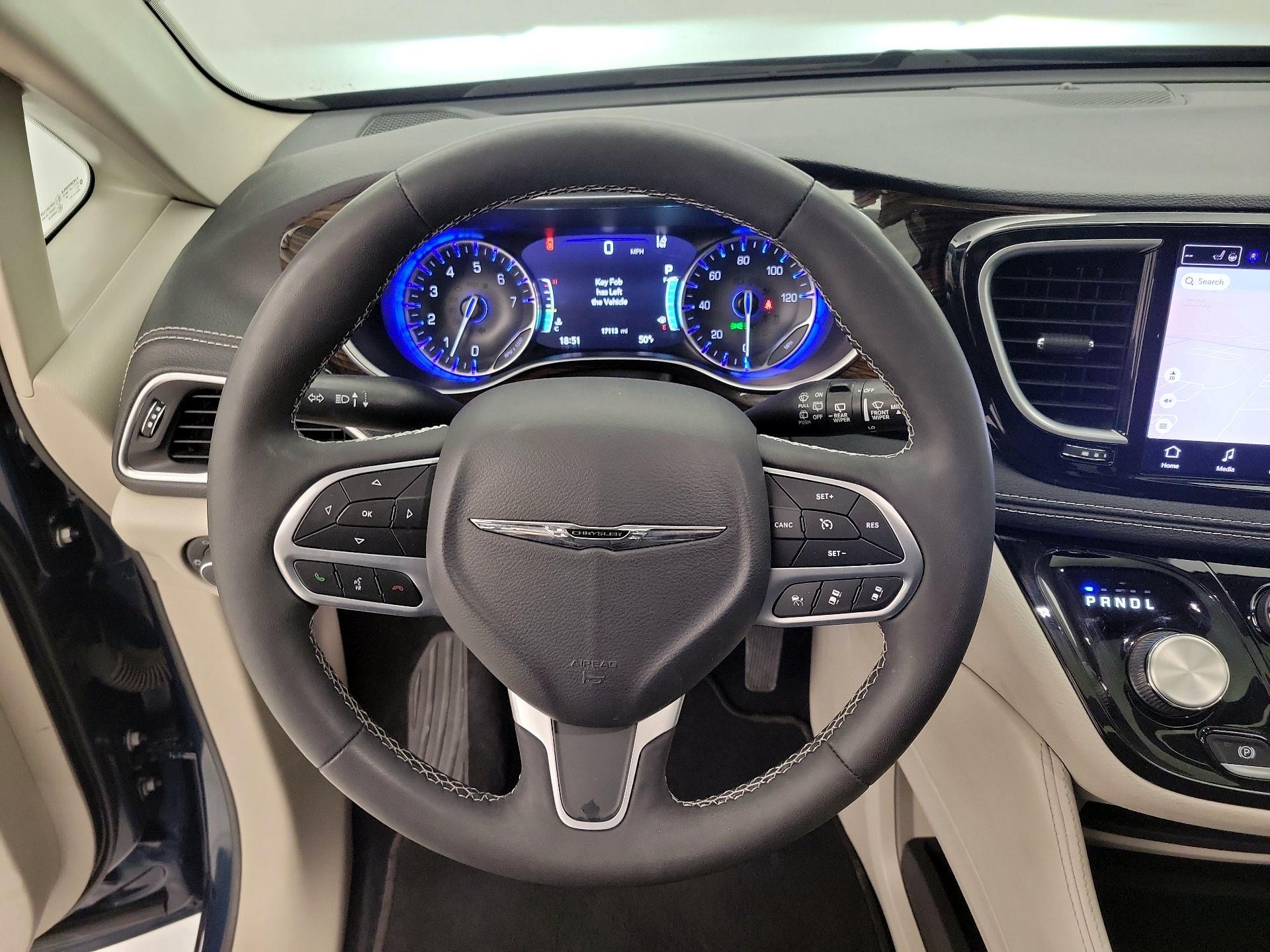 Thumbnail: 2022 Chrysler Pacifica - 10