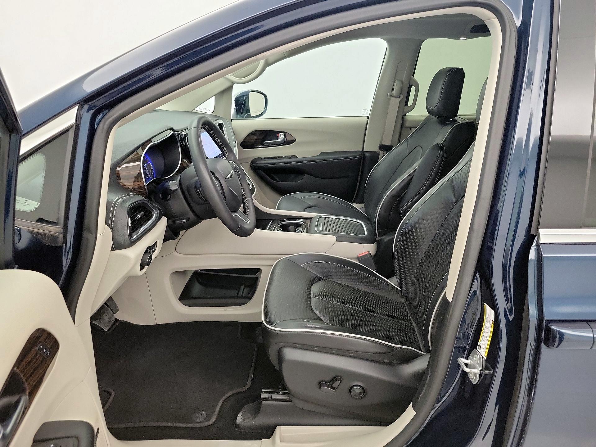 Thumbnail: 2022 Chrysler Pacifica - 11