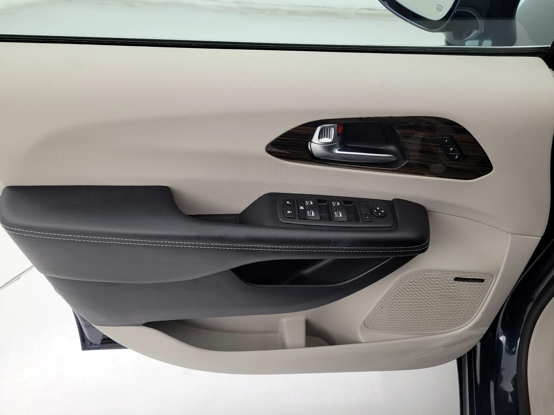 Thumbnail: 2022 Chrysler Pacifica - 12