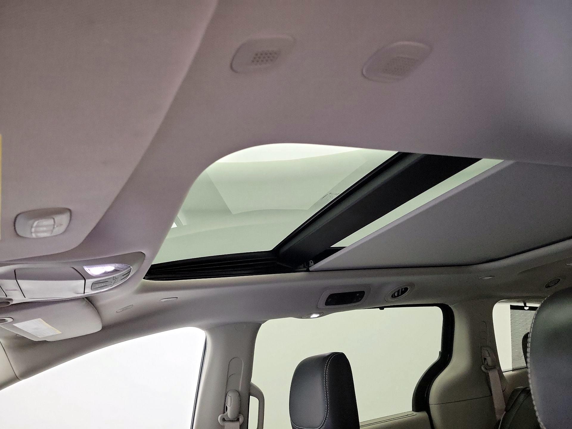 Thumbnail: 2022 Chrysler Pacifica - 20