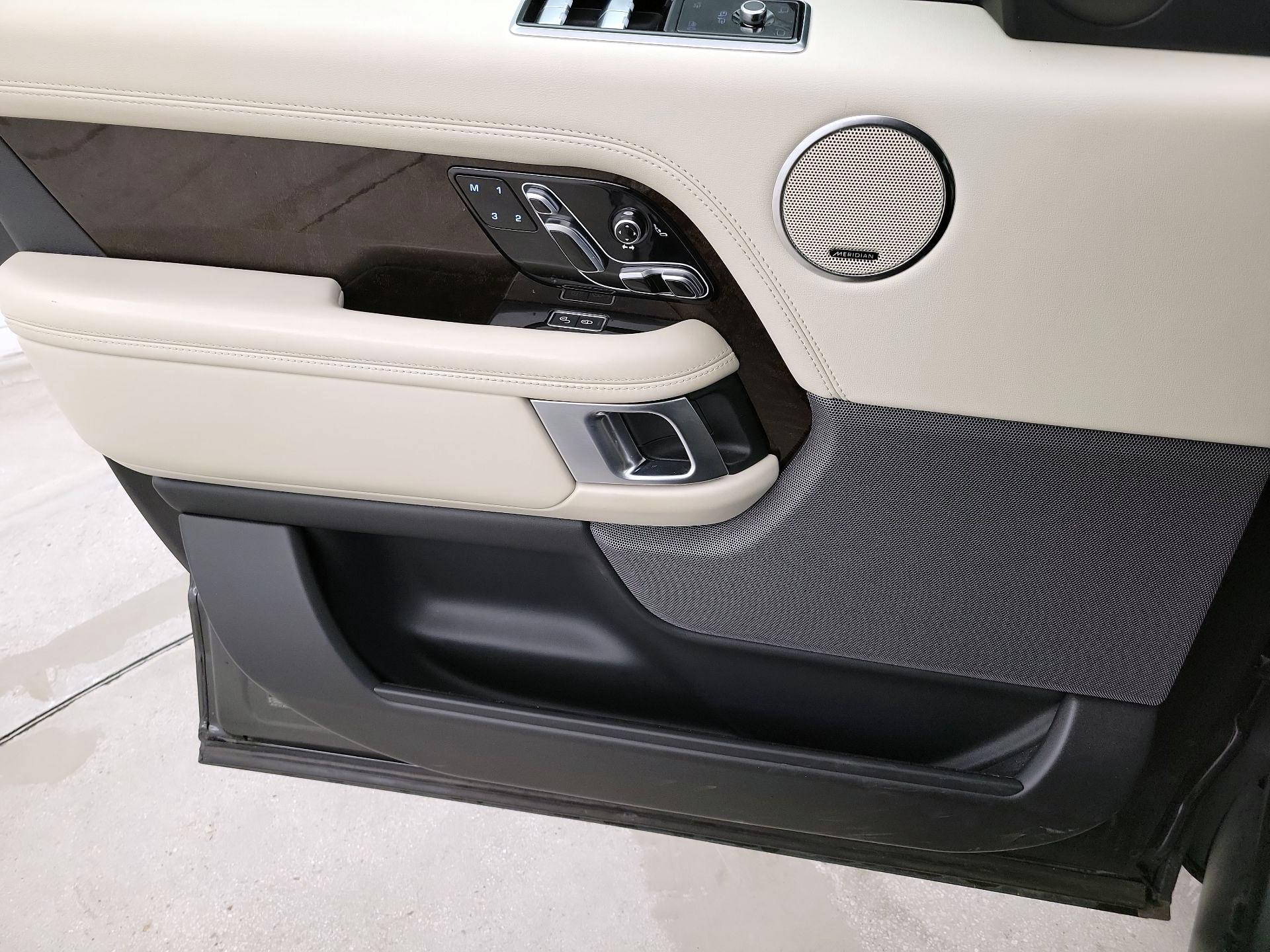 Thumbnail: 2019 Land Rover Range Rover - 12