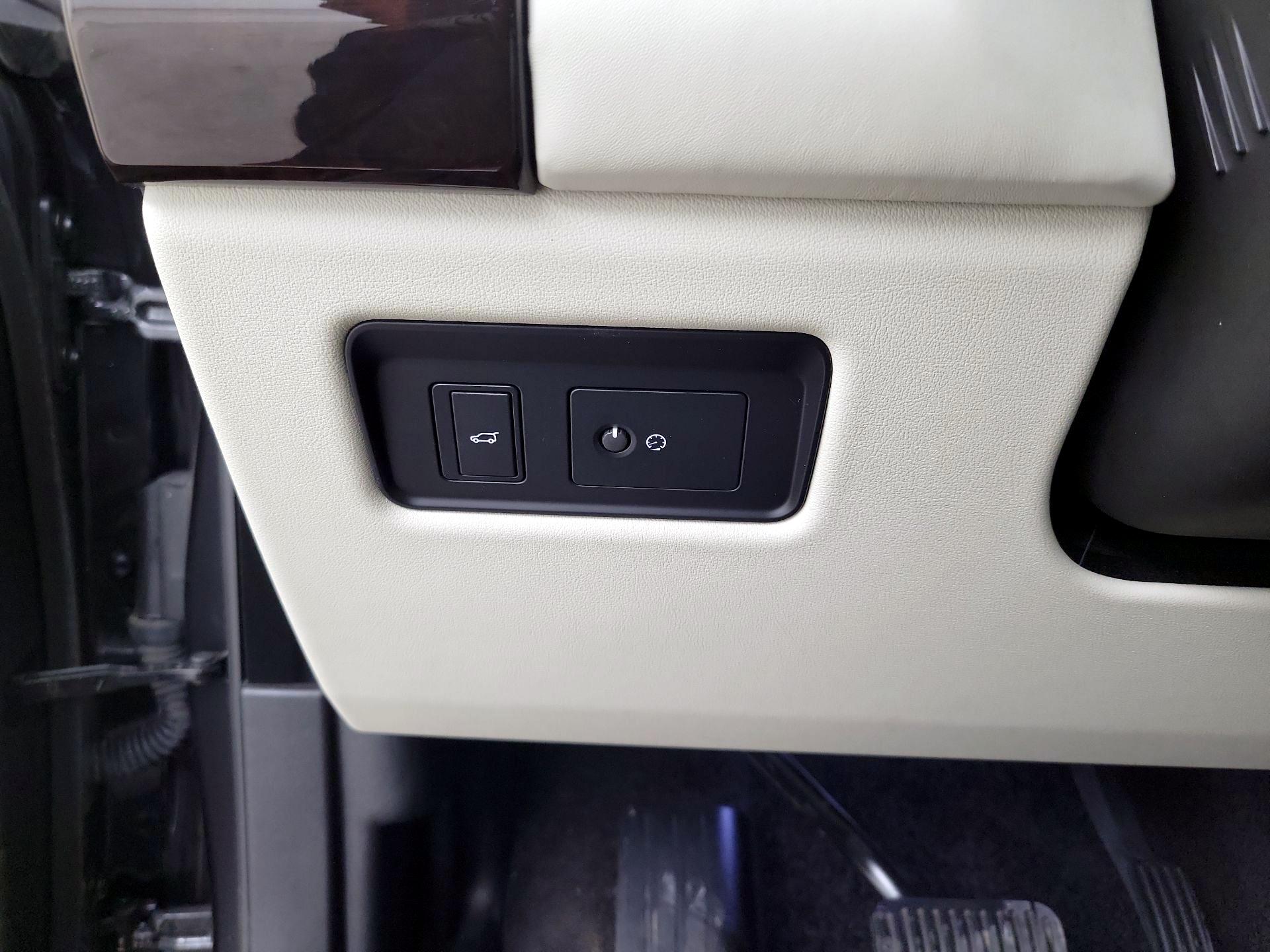 Thumbnail: 2019 Land Rover Range Rover - 13