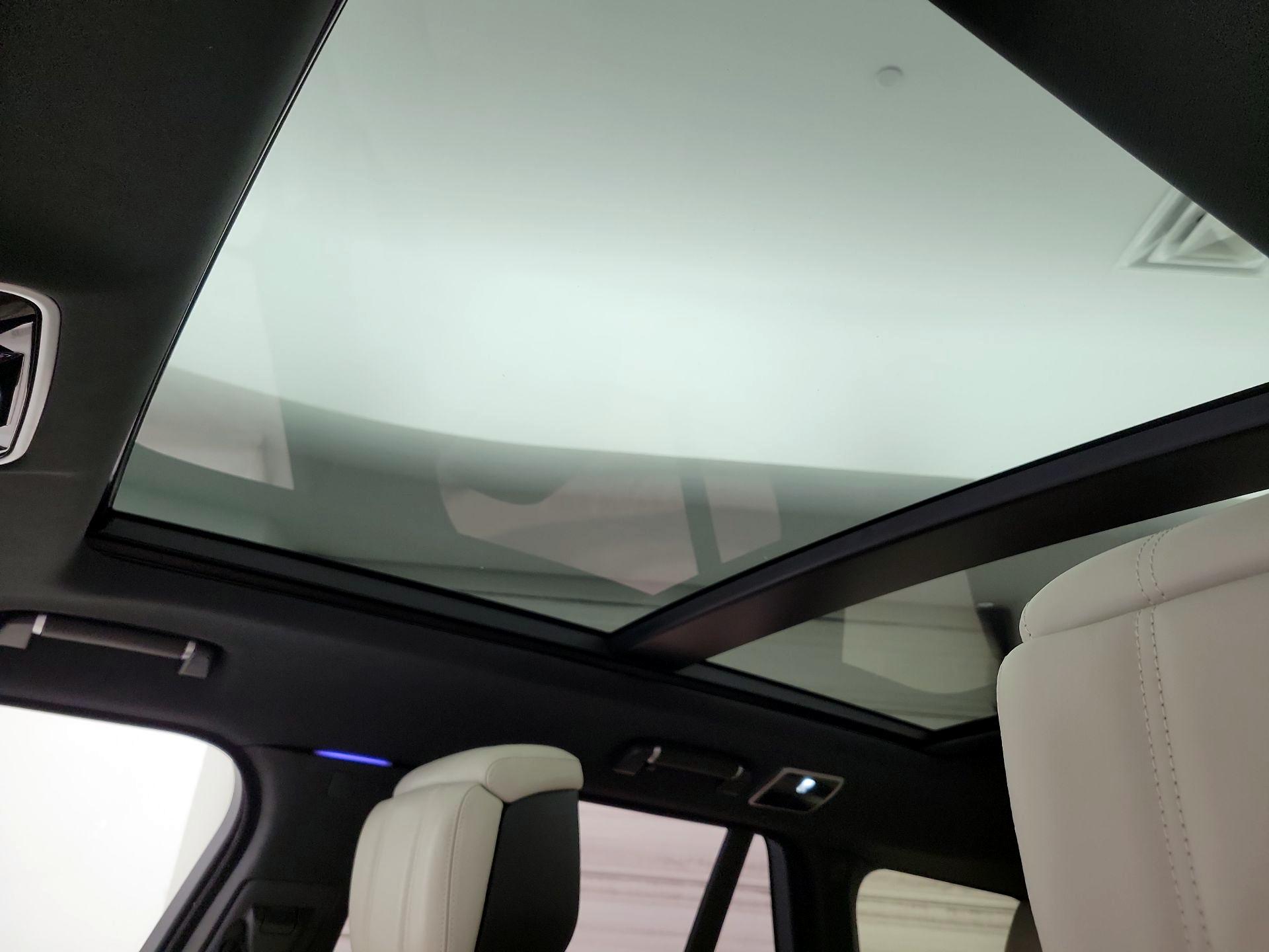 Thumbnail: 2019 Land Rover Range Rover - 20