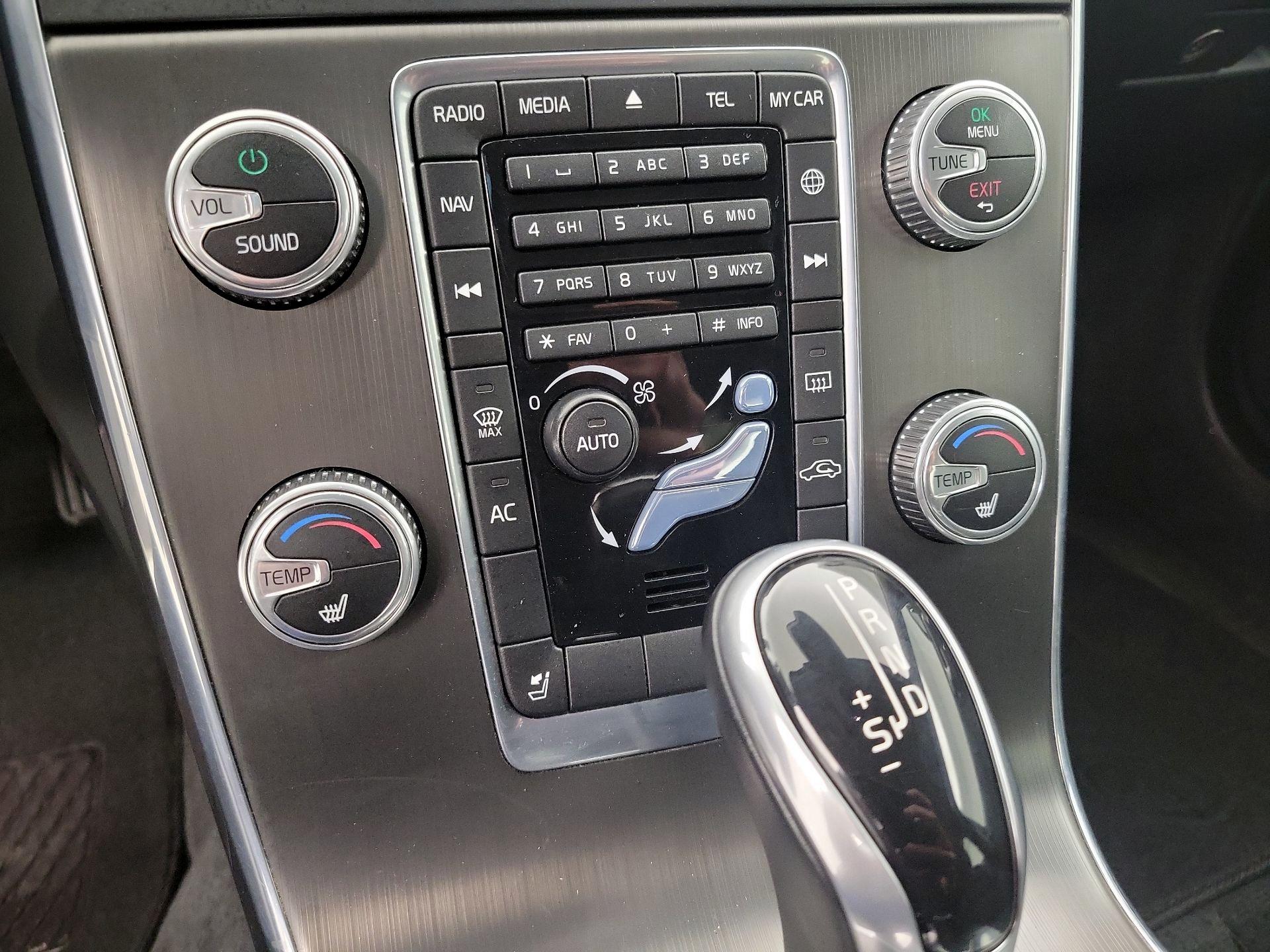 Thumbnail: 2015 Volvo S60 - 15