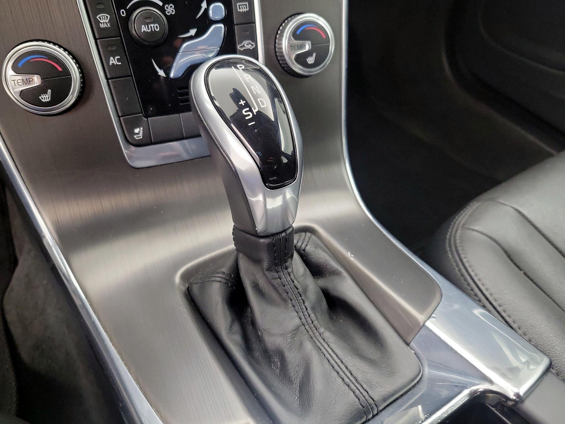 Thumbnail: 2015 Volvo S60 - 16