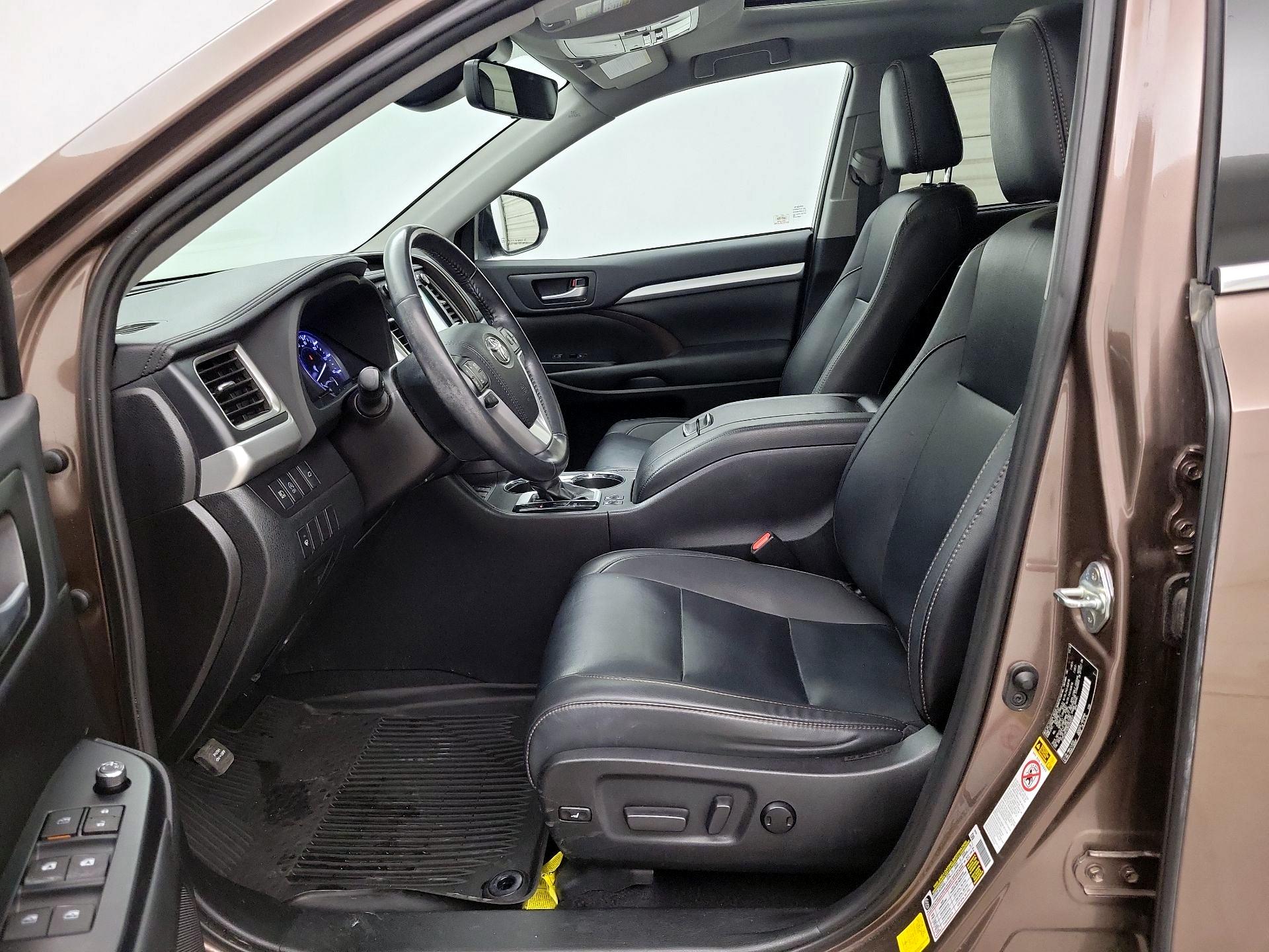 Thumbnail: 2019 Toyota Highlander - 11