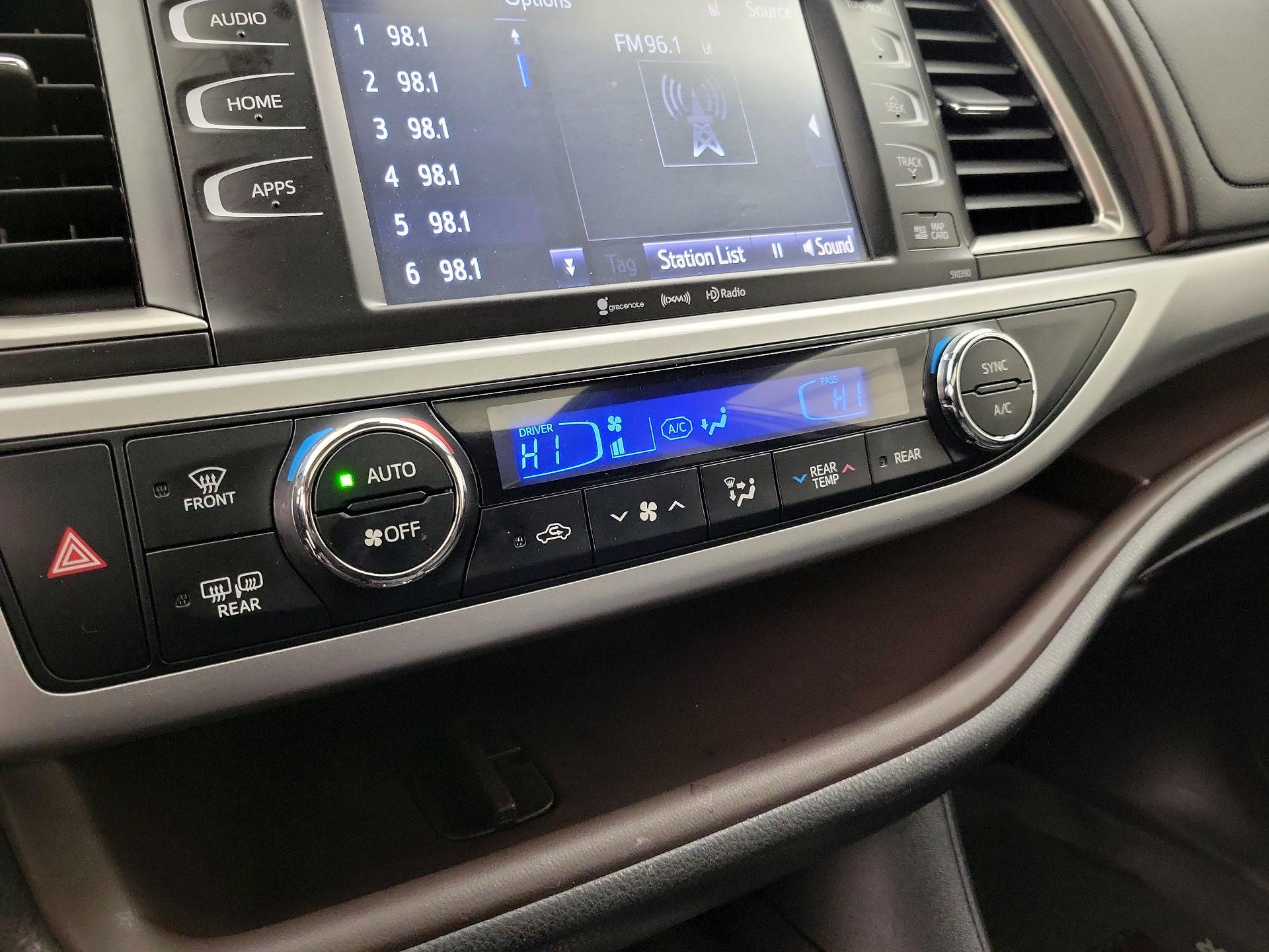 Thumbnail: 2019 Toyota Highlander - 17