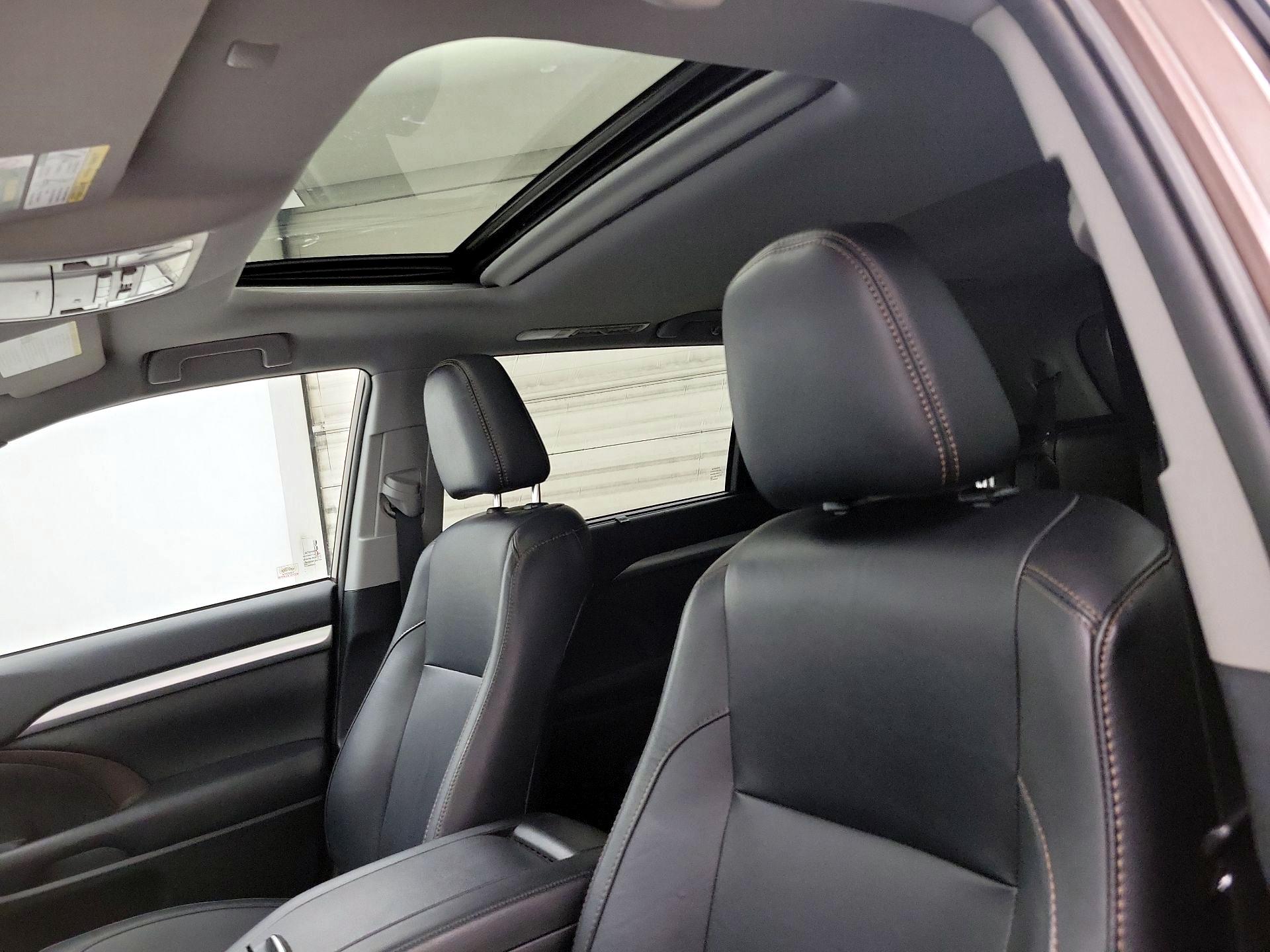 Thumbnail: 2019 Toyota Highlander - 20