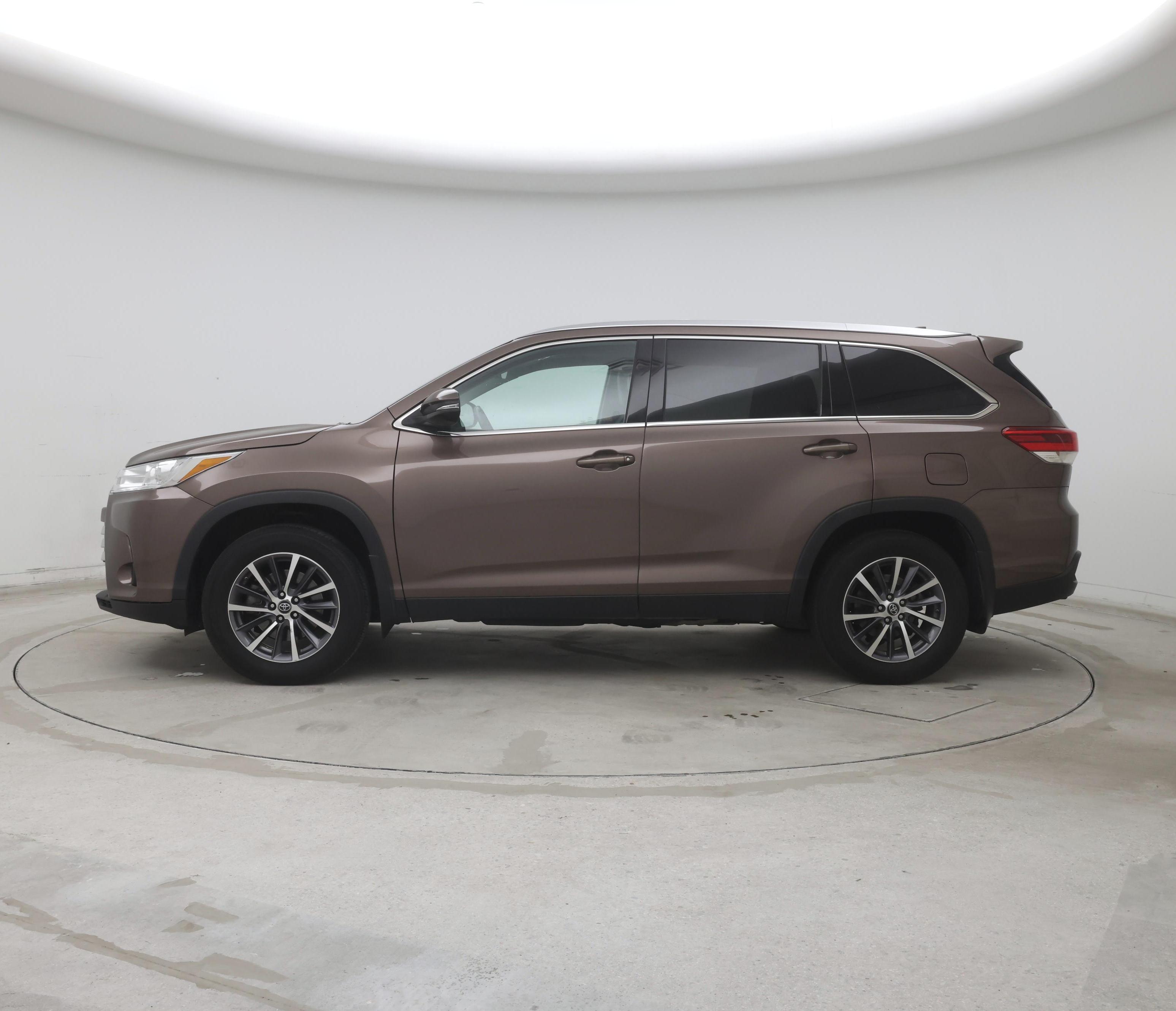 Thumbnail: 2019 Toyota Highlander - 3