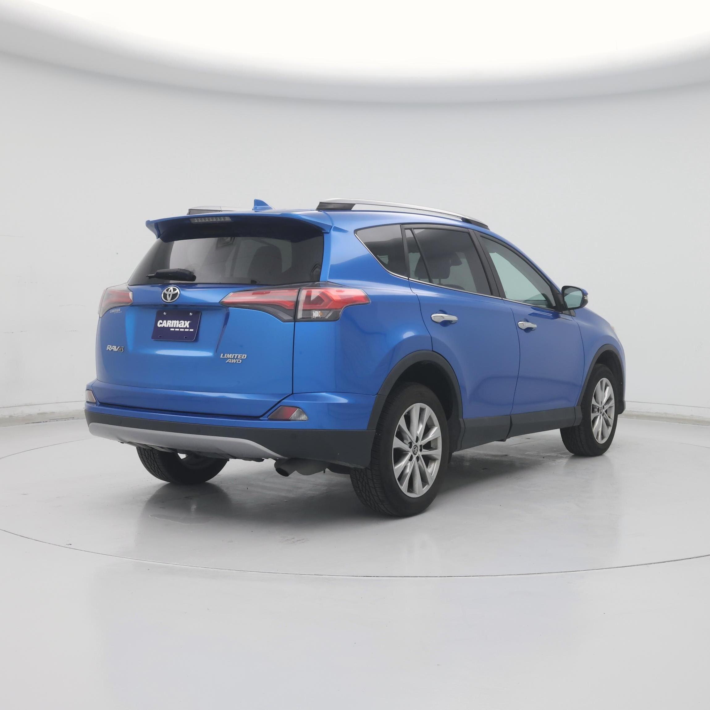 Thumbnail: 2017 Toyota RAV4 - 8