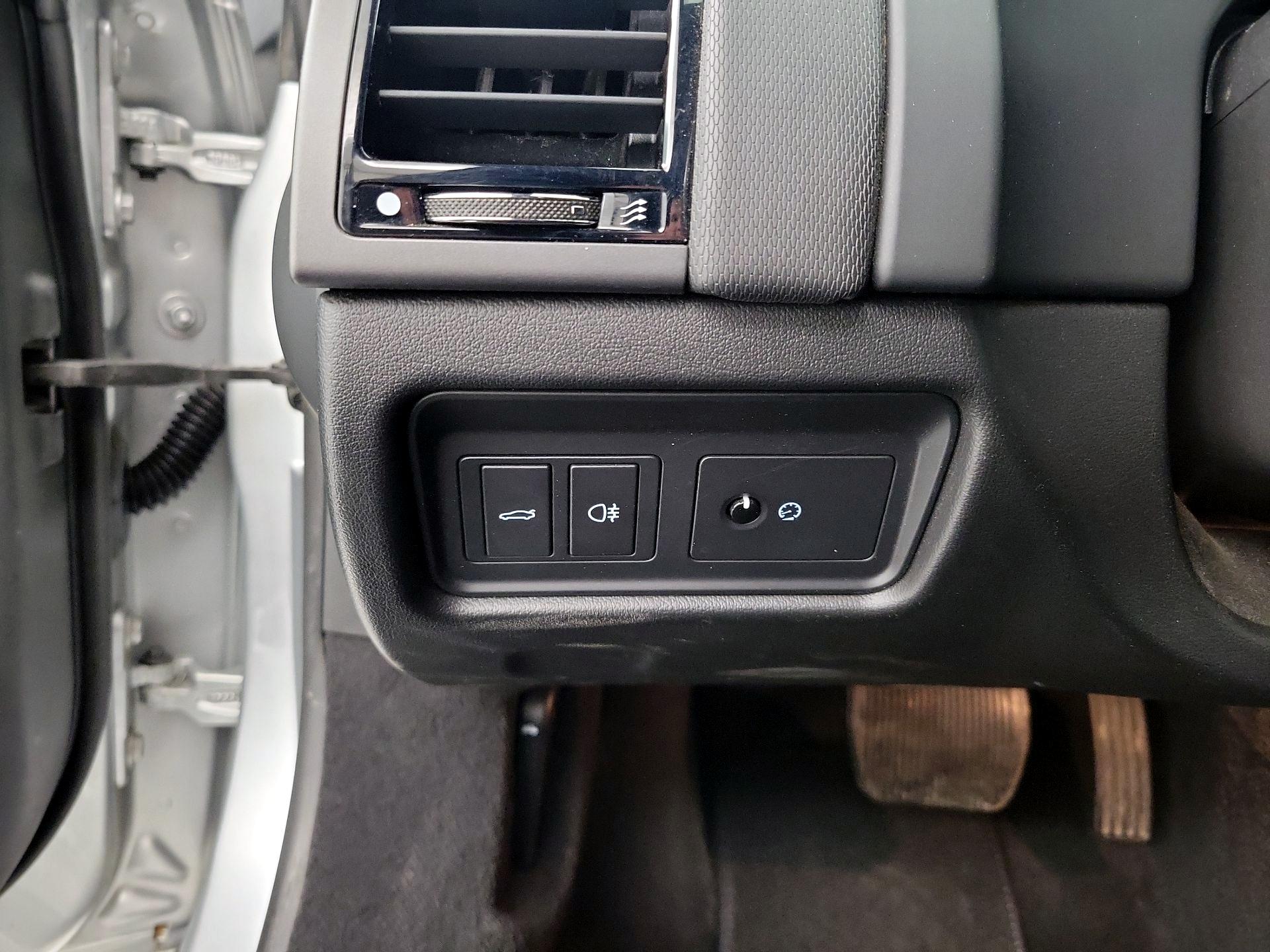 Thumbnail: 2017 Jaguar F-Type - 13