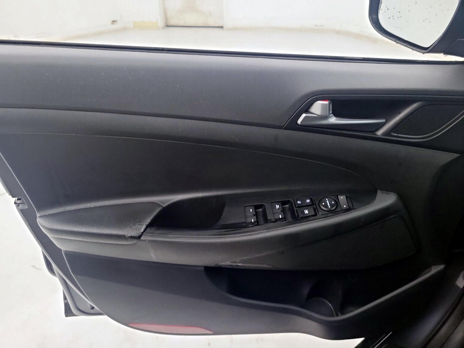 Thumbnail: 2016 Hyundai Tucson - 12