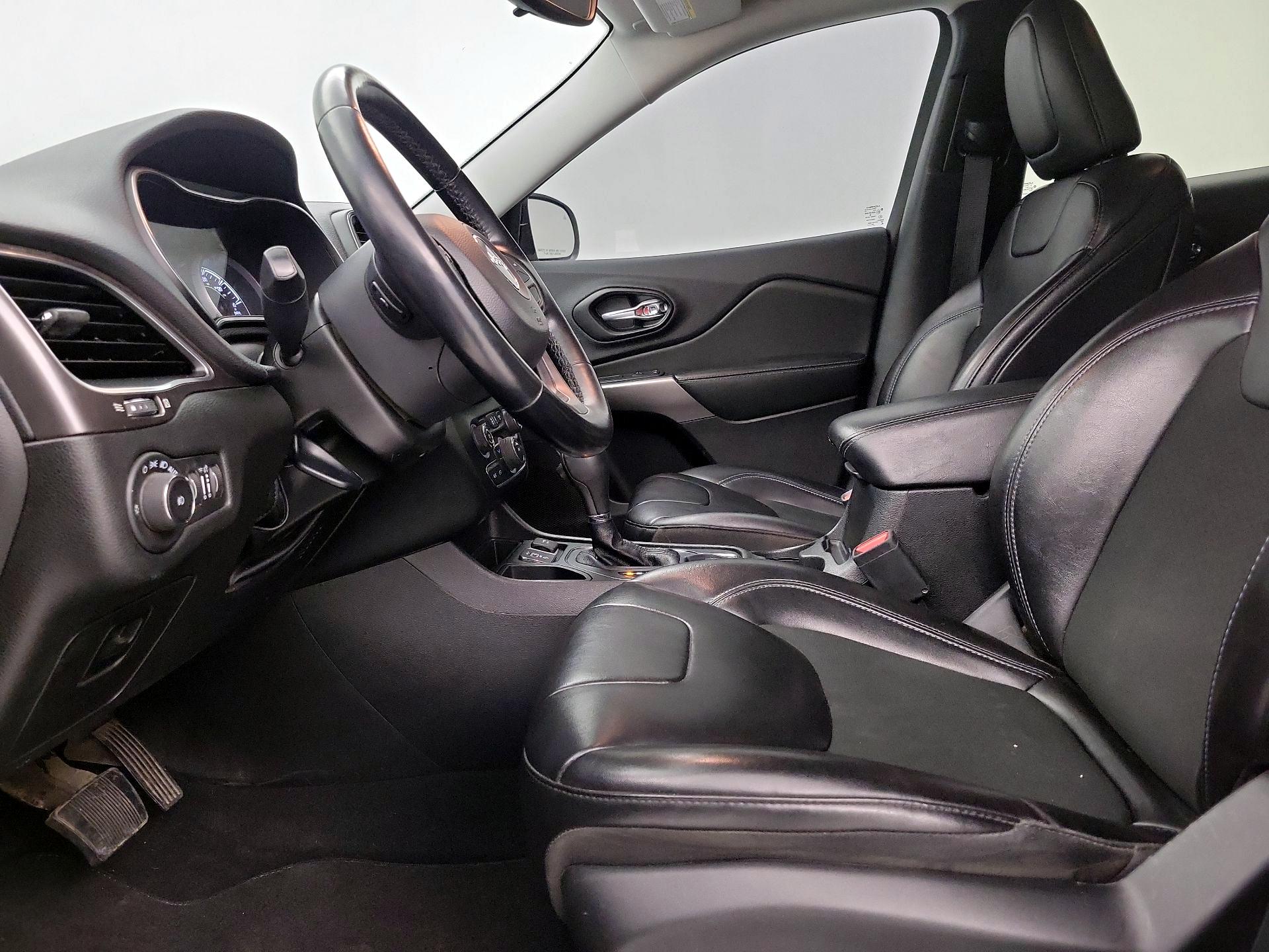 Thumbnail: 2021 Jeep Cherokee - 11