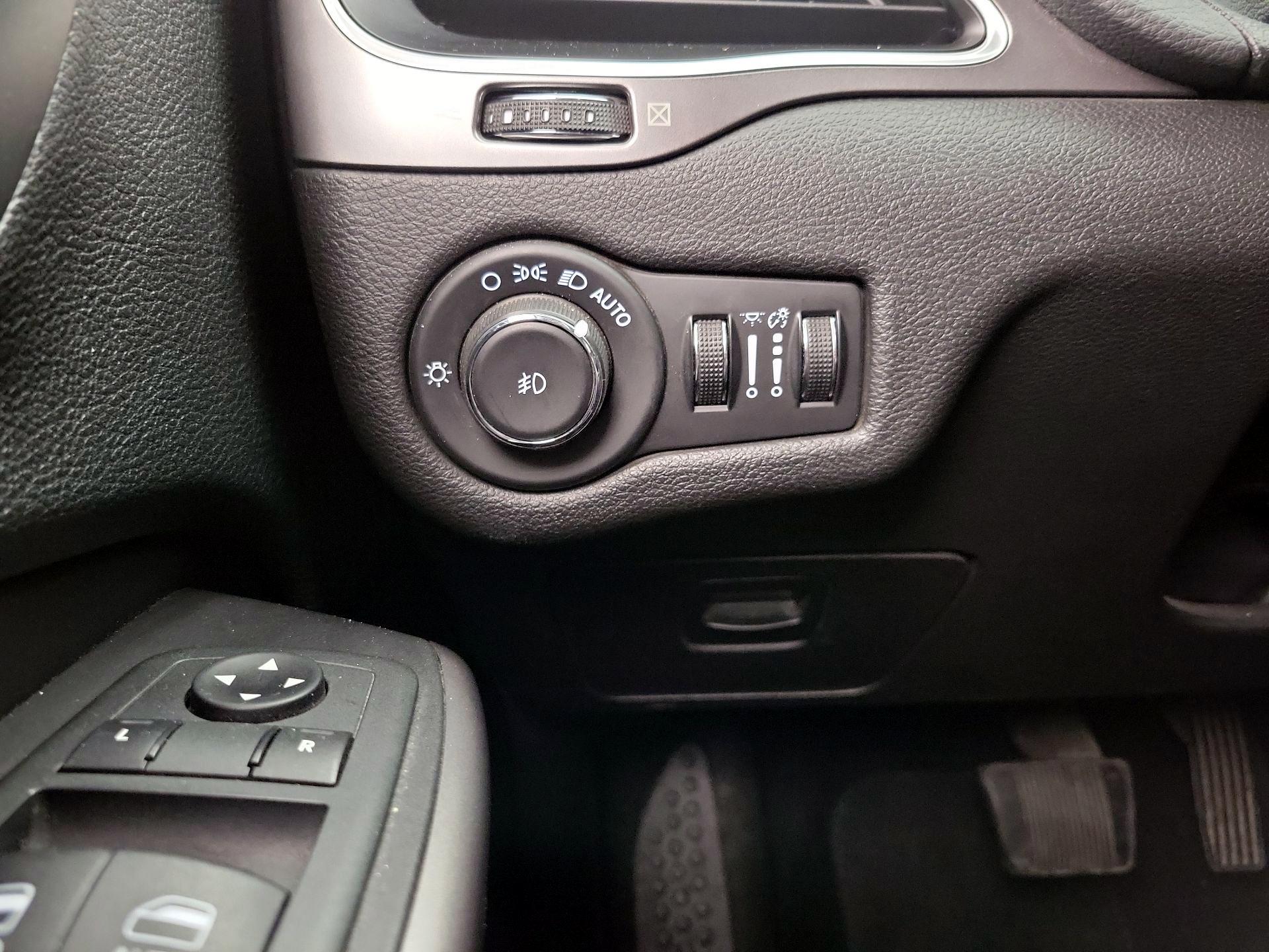 Thumbnail: 2021 Jeep Cherokee - 13