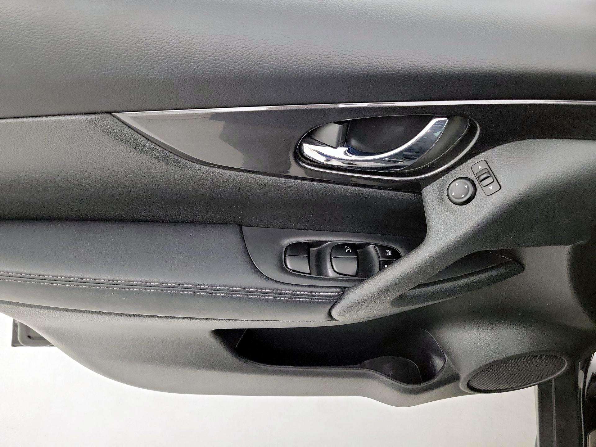 Thumbnail: 2017 Nissan Rogue - 12