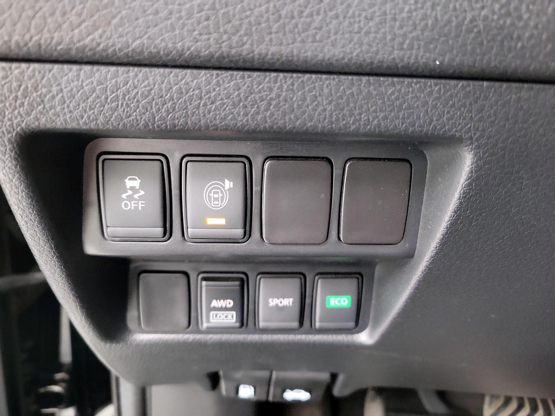 Thumbnail: 2017 Nissan Rogue - 13