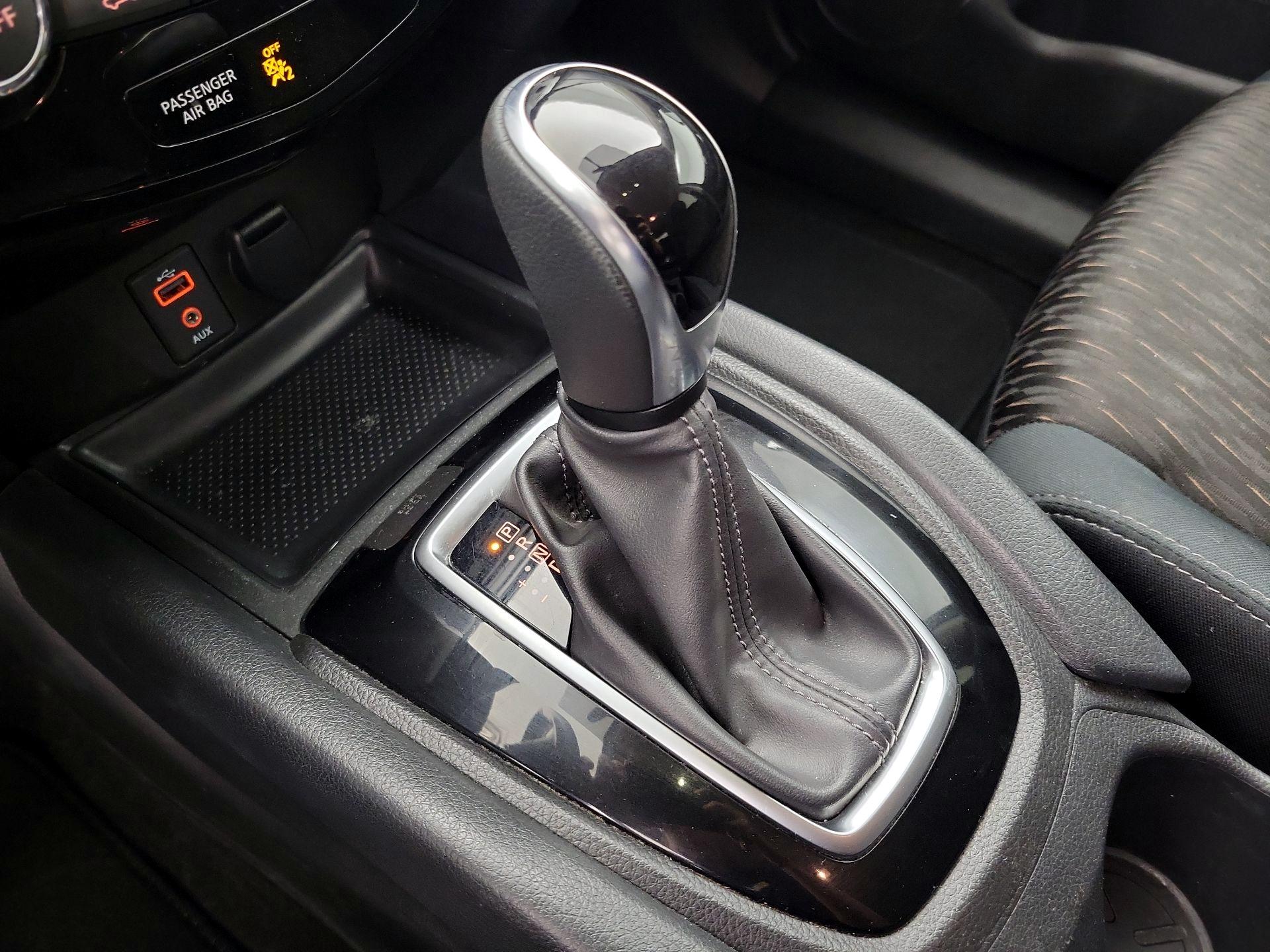 Thumbnail: 2017 Nissan Rogue - 17