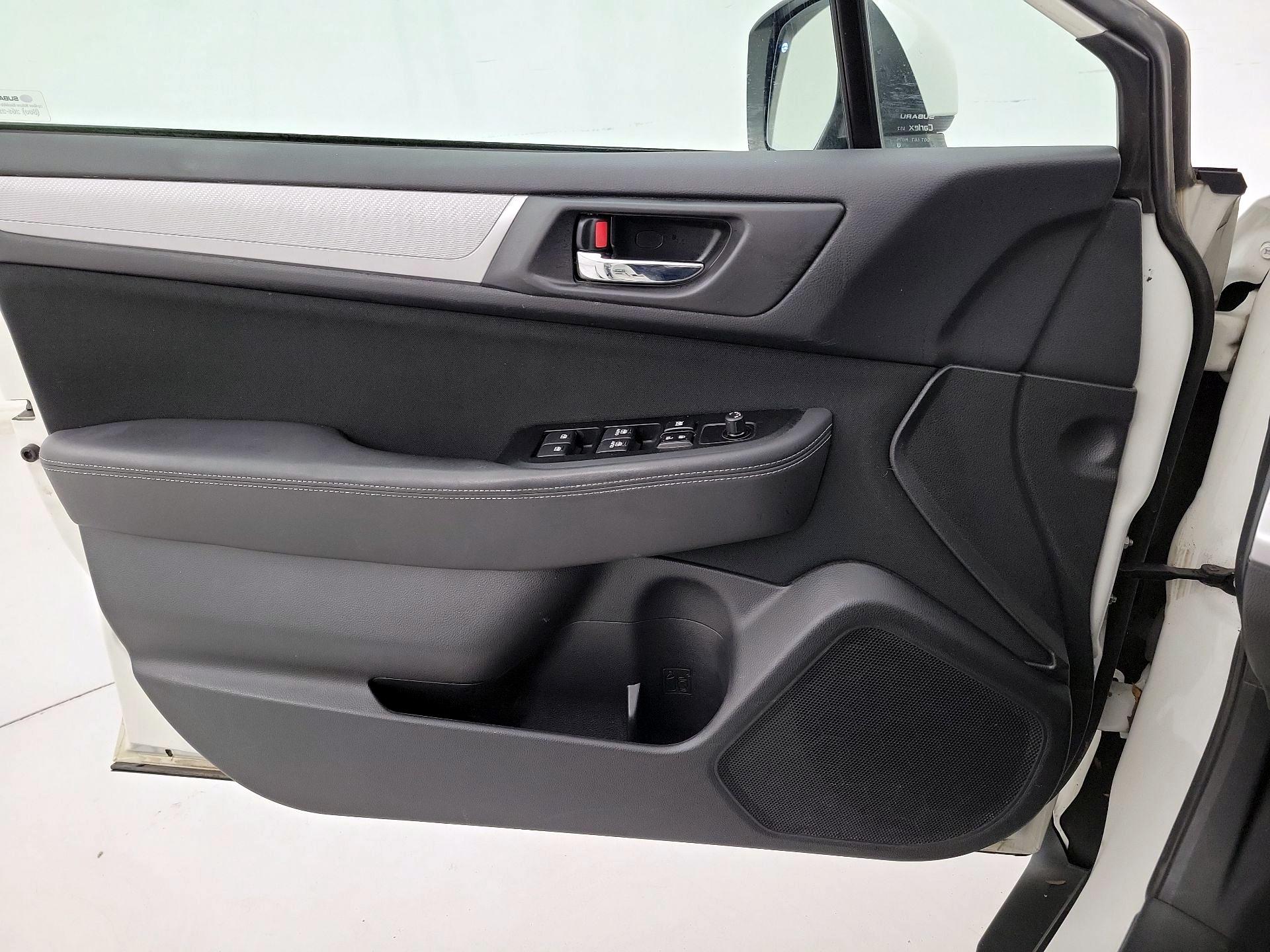 Thumbnail: 2015 Subaru Outback - 12