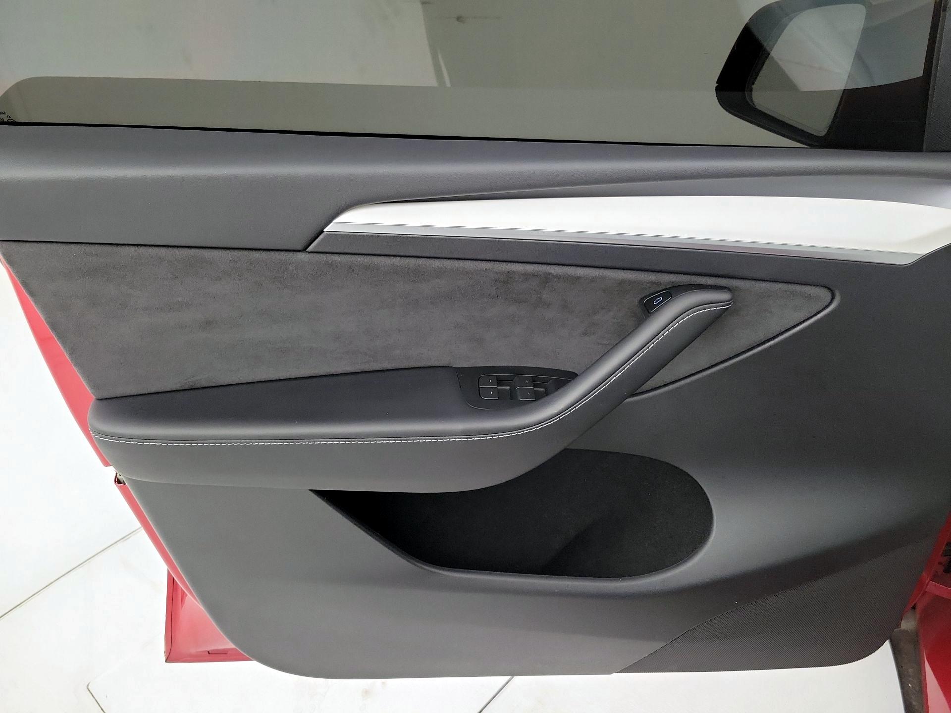 Thumbnail: 2023 Tesla Model Y - 12