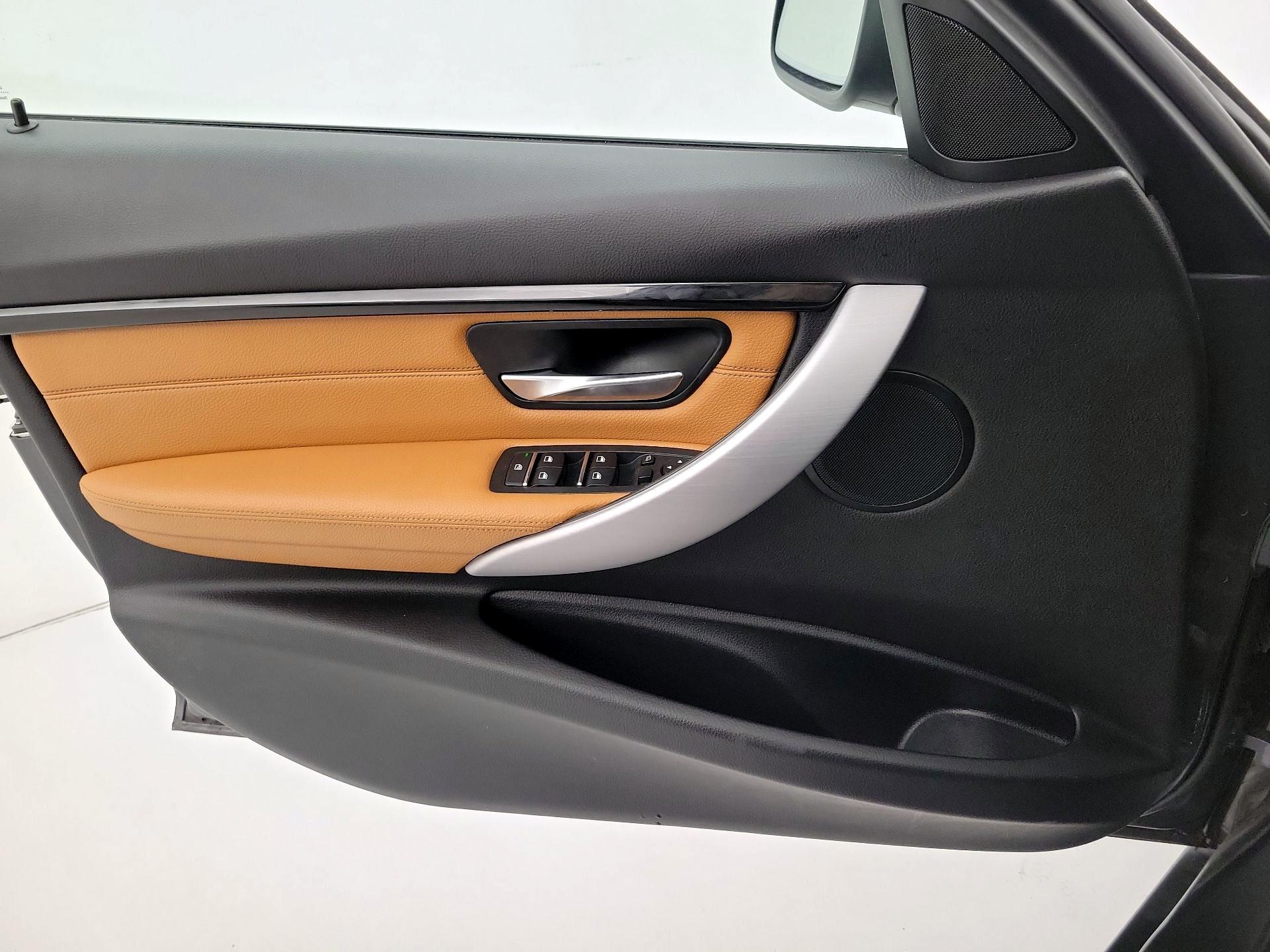 Thumbnail: 2018 BMW 3 Series - 12