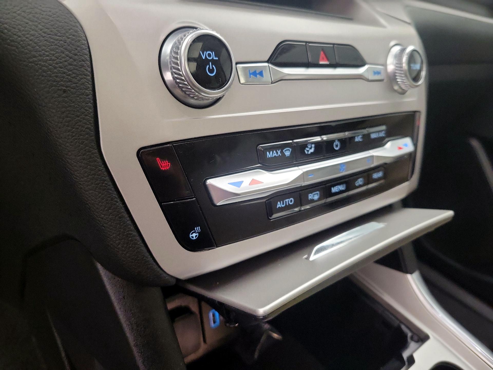 Thumbnail: 2023 Ford Explorer - 17