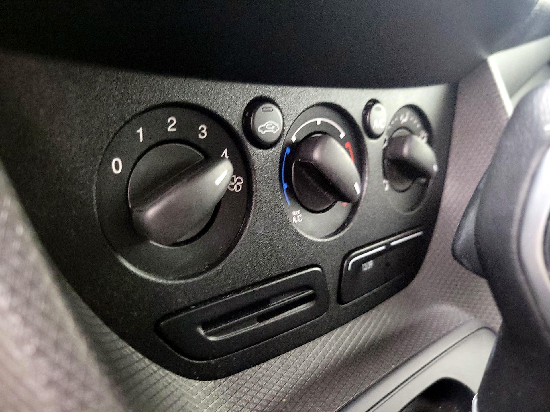 Thumbnail: 2015 Ford Transit Series - 15