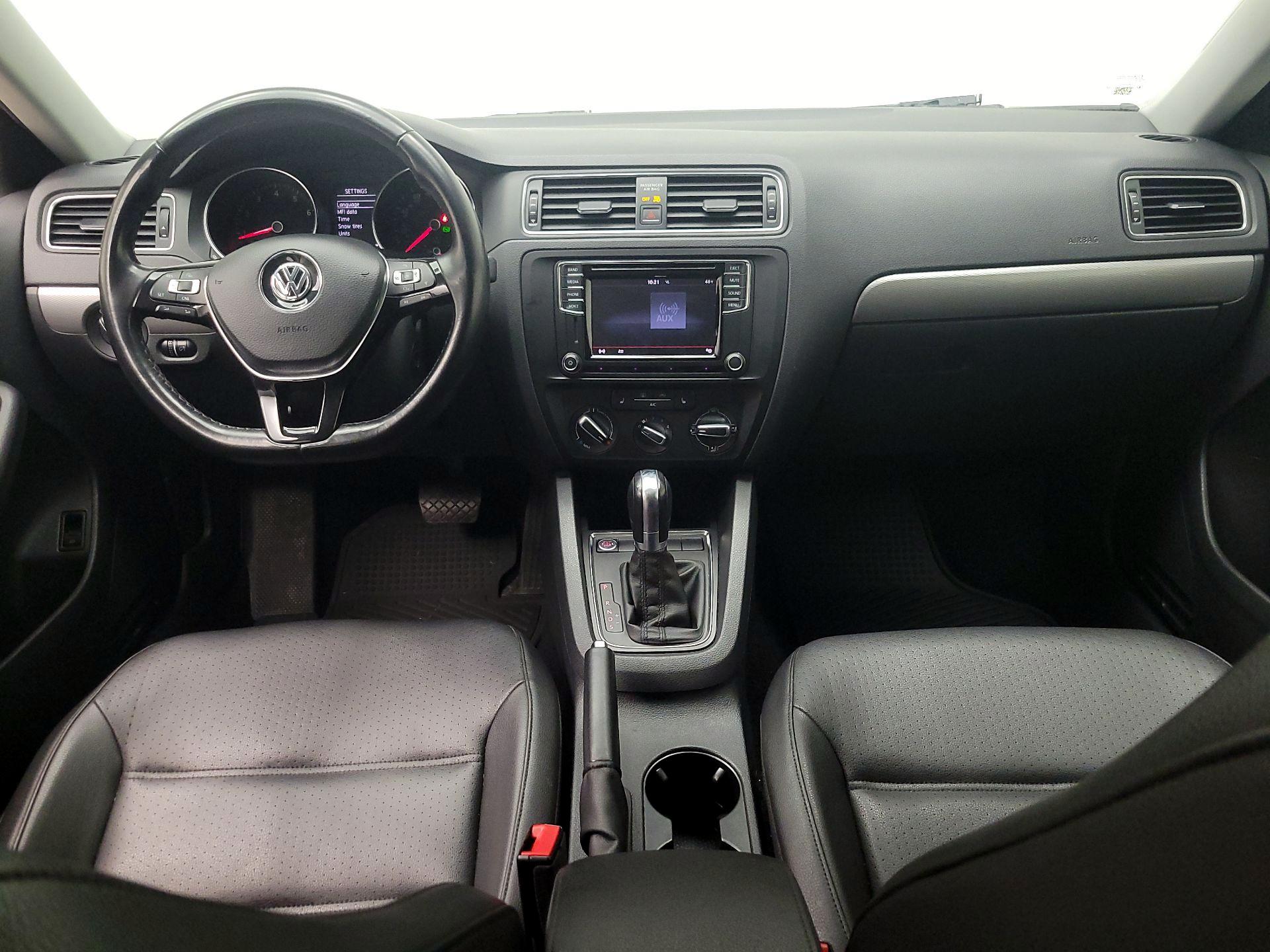 Thumbnail: 2017 Volkswagen Jetta - 9