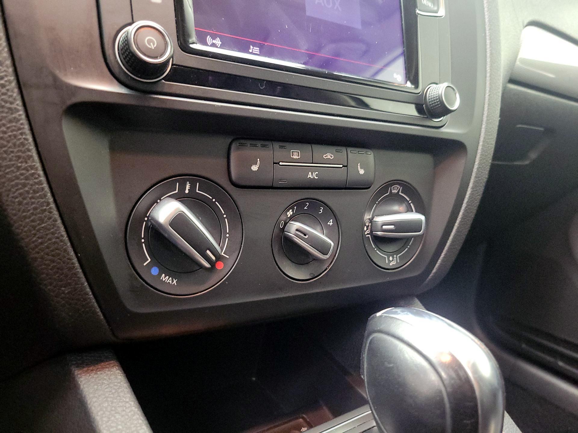 Thumbnail: 2017 Volkswagen Jetta - 16