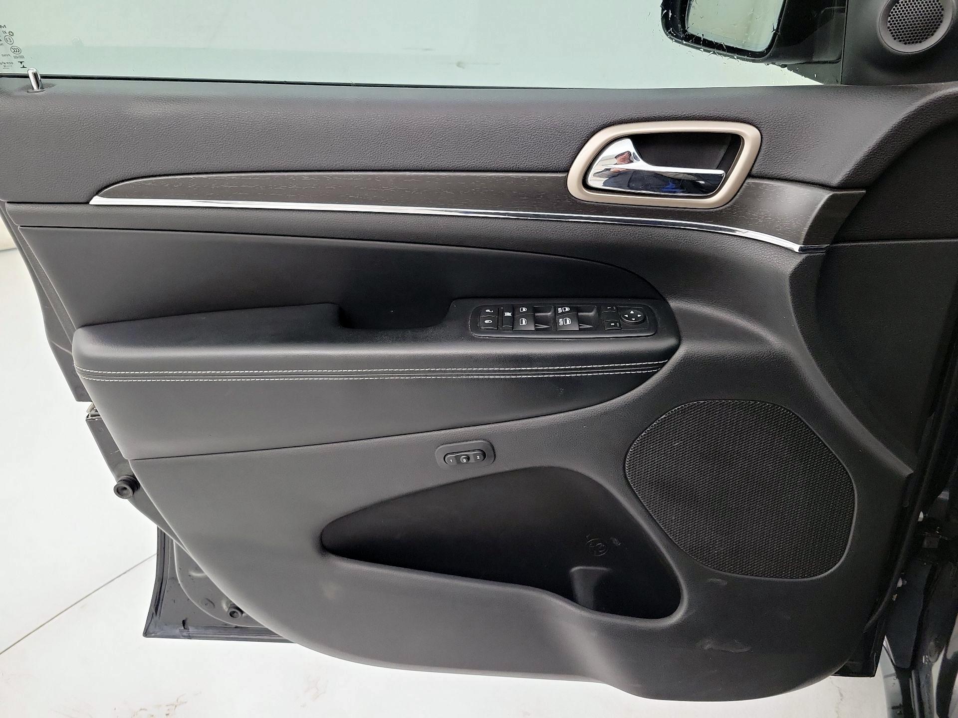 Thumbnail: 2016 Jeep Grand Cherokee - 12