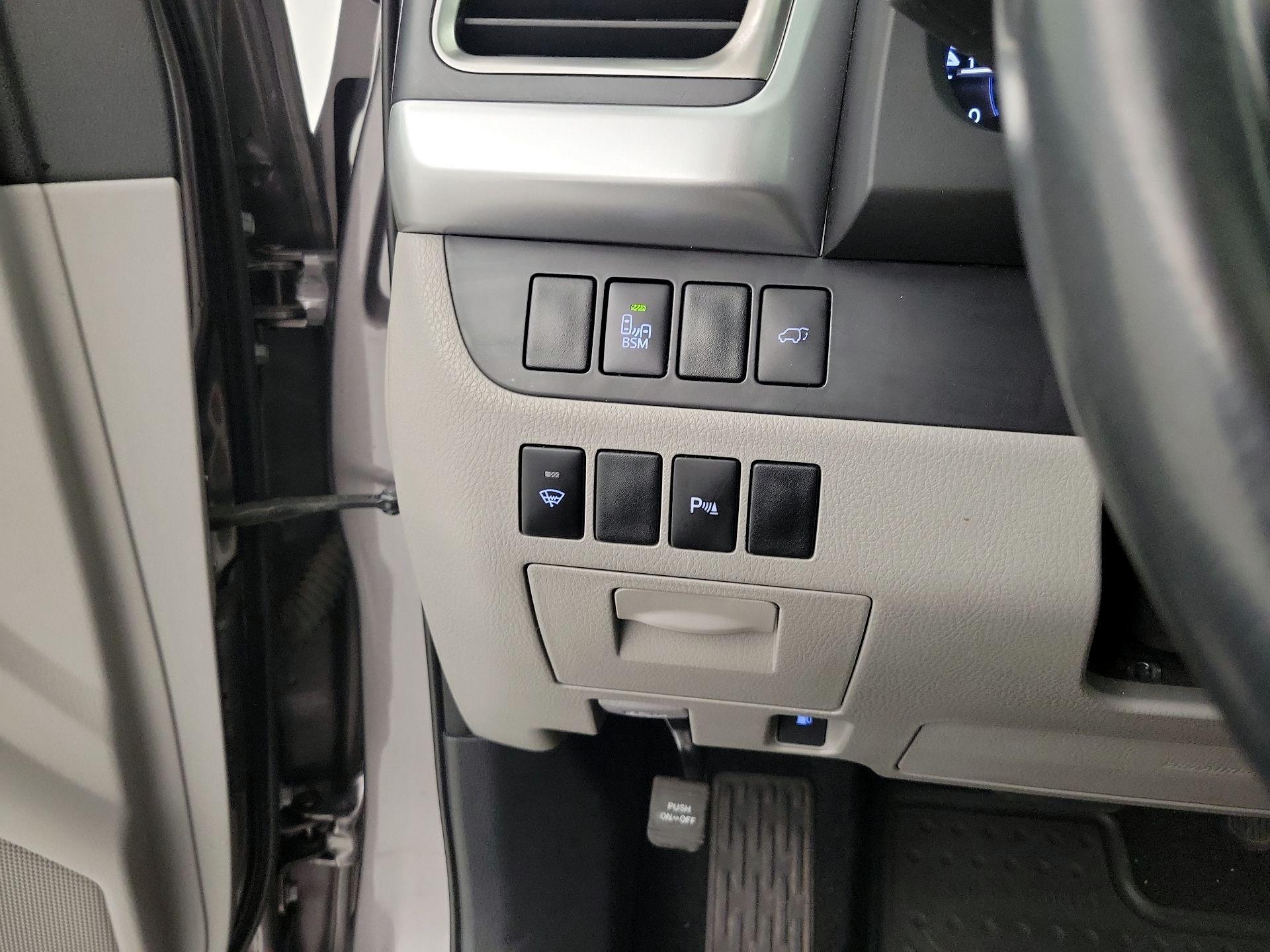 Thumbnail: 2015 Toyota Highlander - 13