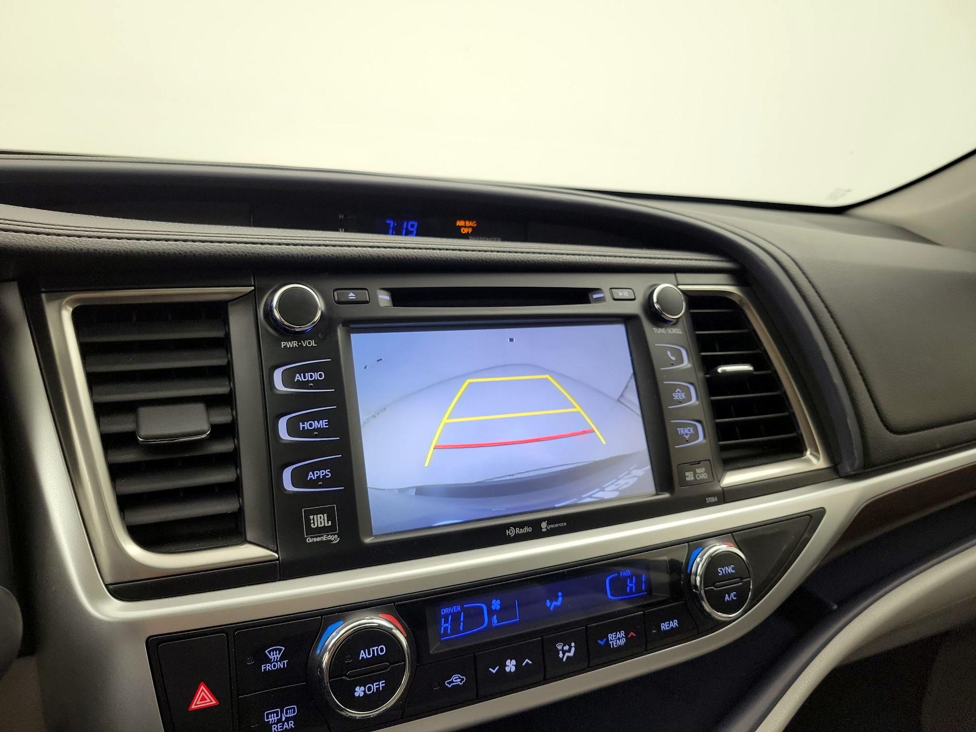 Thumbnail: 2015 Toyota Highlander - 14