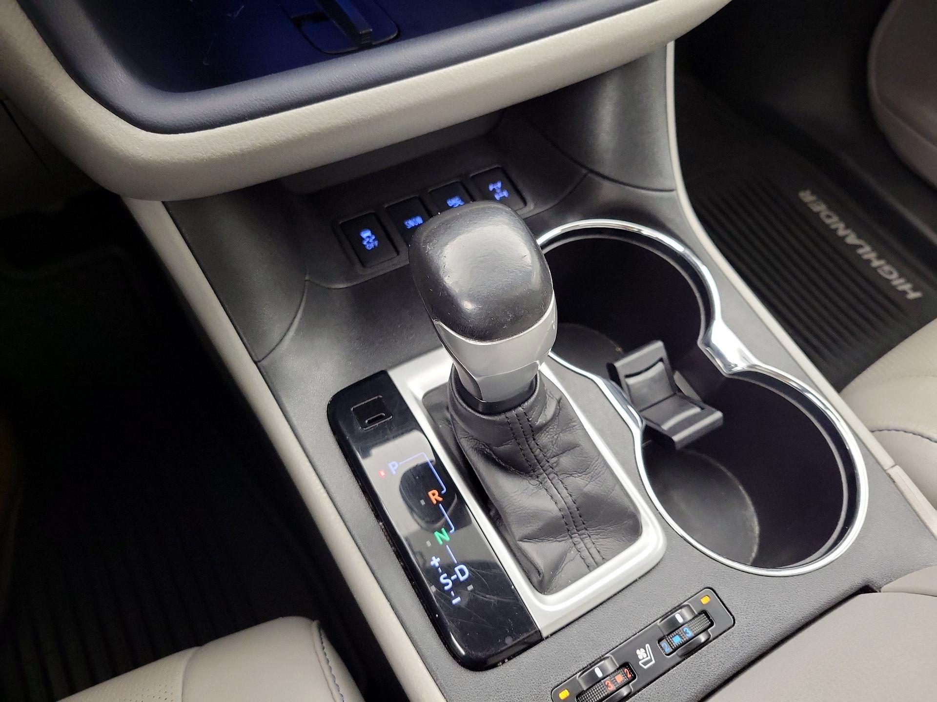 Thumbnail: 2015 Toyota Highlander - 17