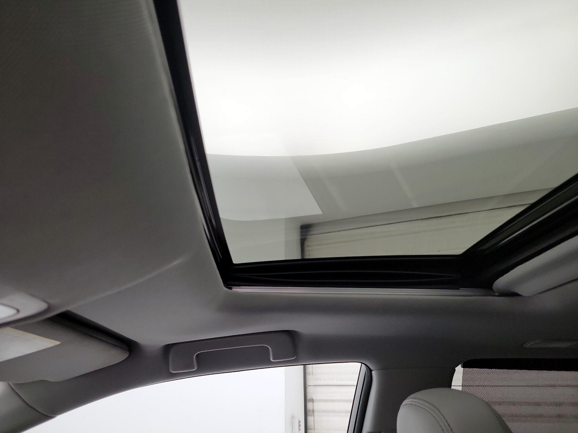 Thumbnail: 2015 Toyota Highlander - 19