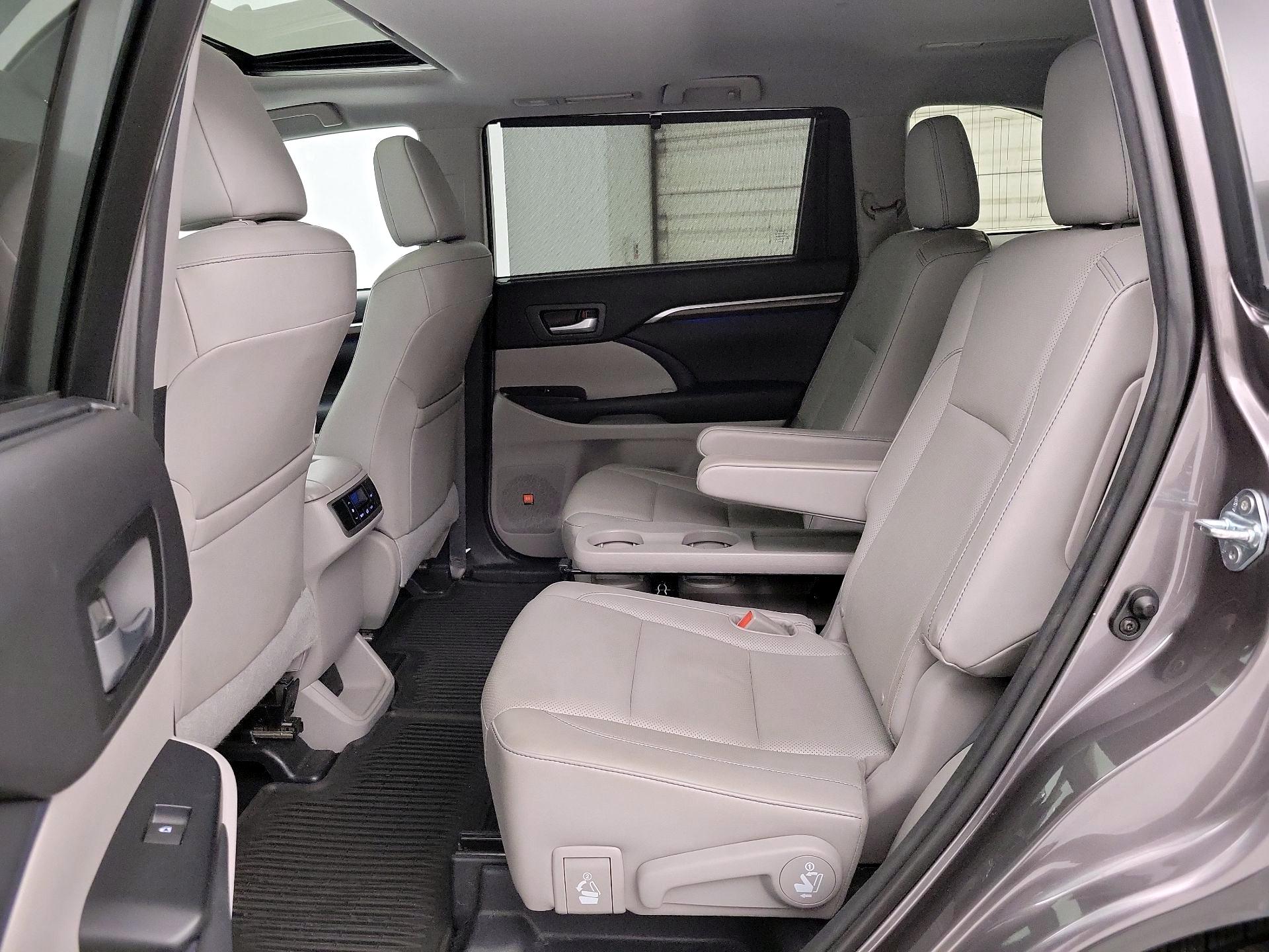 Thumbnail: 2015 Toyota Highlander - 20