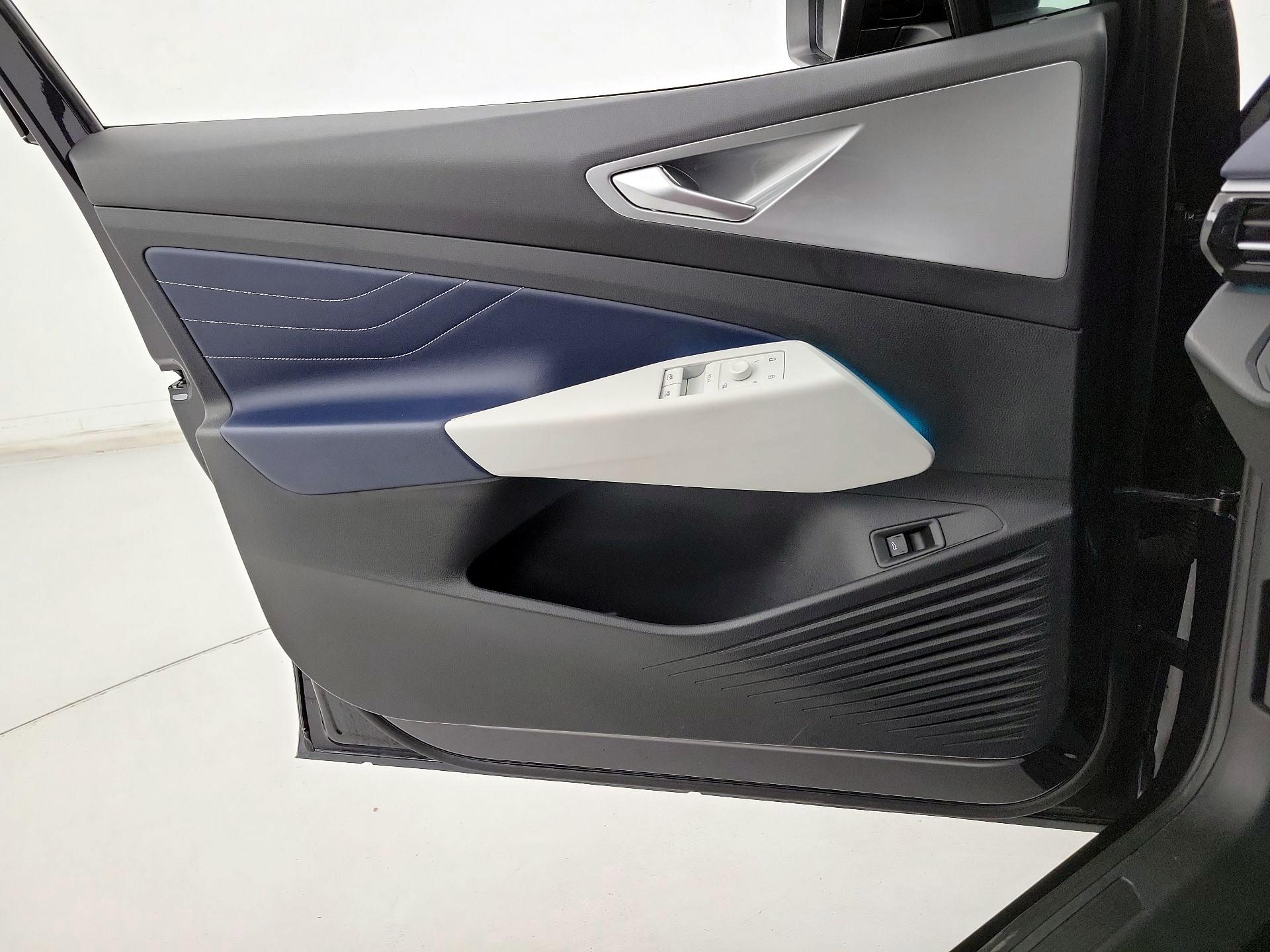 Thumbnail: 2023 Volkswagen ID.4 - 12