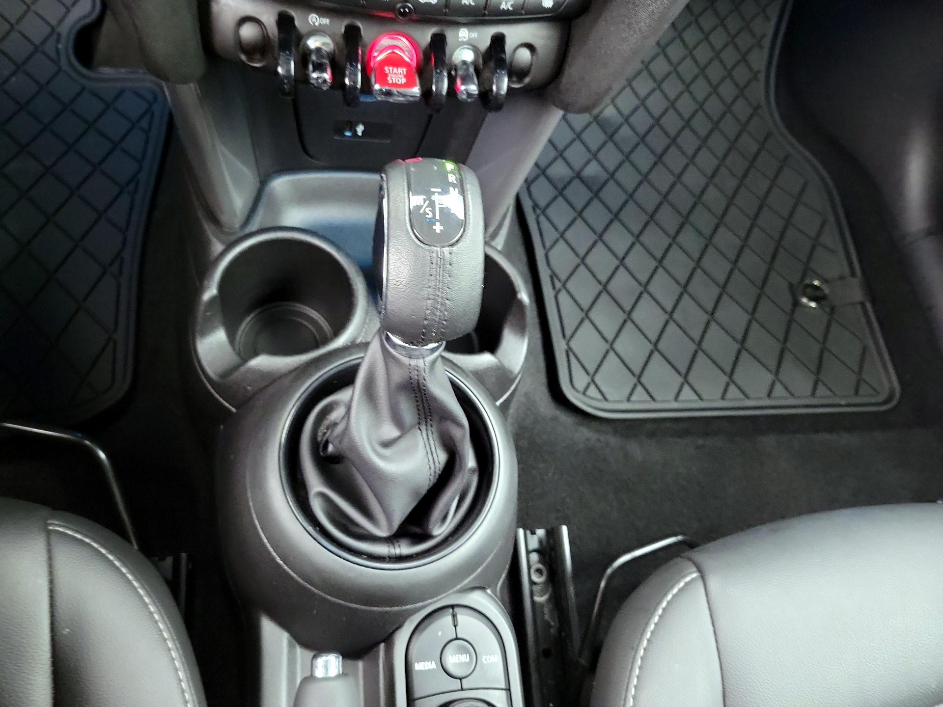 Thumbnail: 2019 MINI Cooper Hardtop - 17