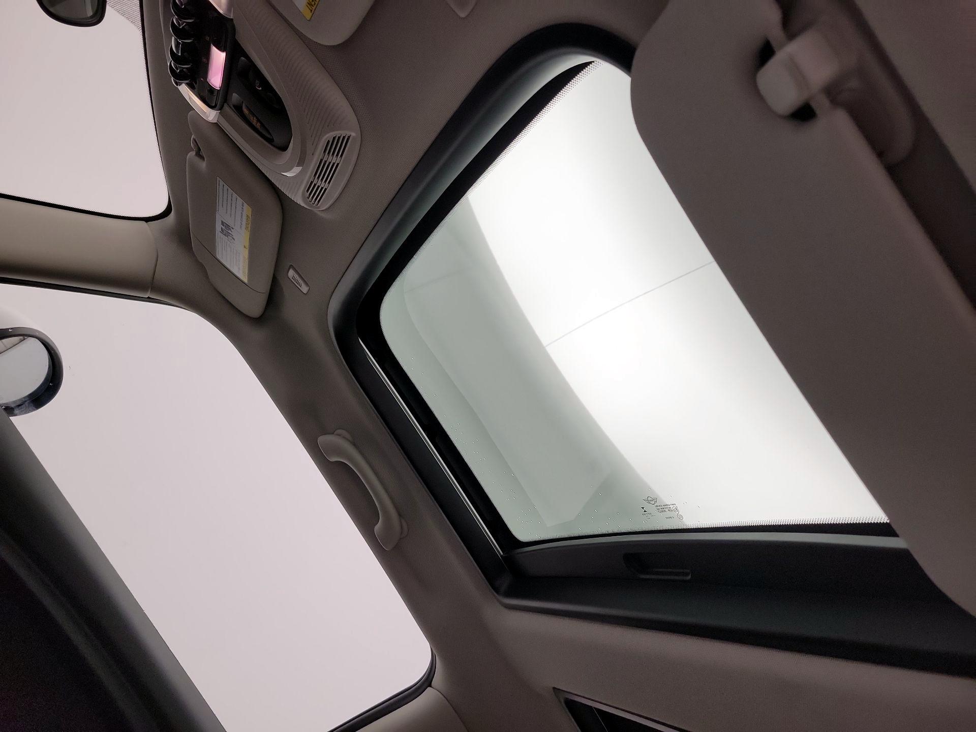 Thumbnail: 2019 MINI Cooper Hardtop - 19