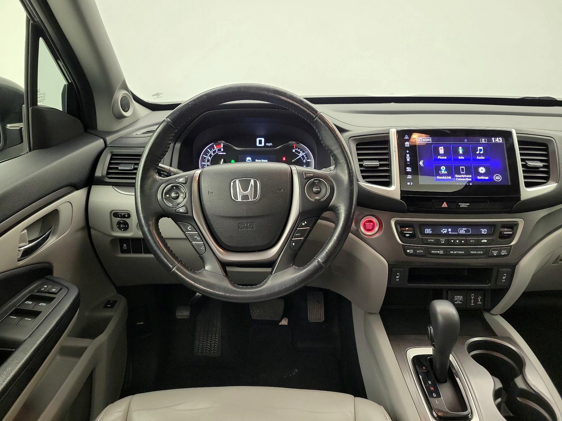 Thumbnail: 2017 Honda Pilot - 10